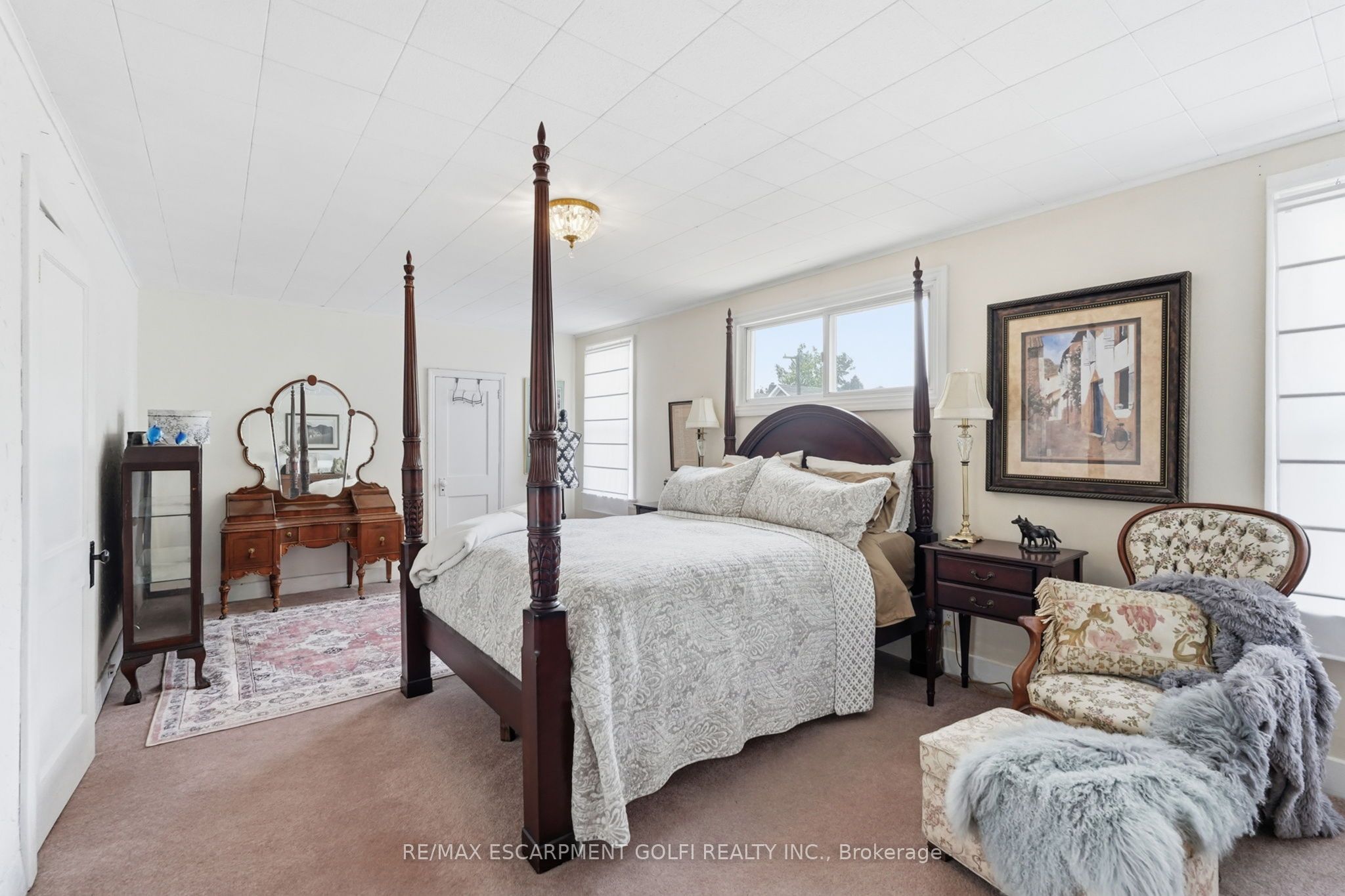 2 Carleton Street Property Photo 9
