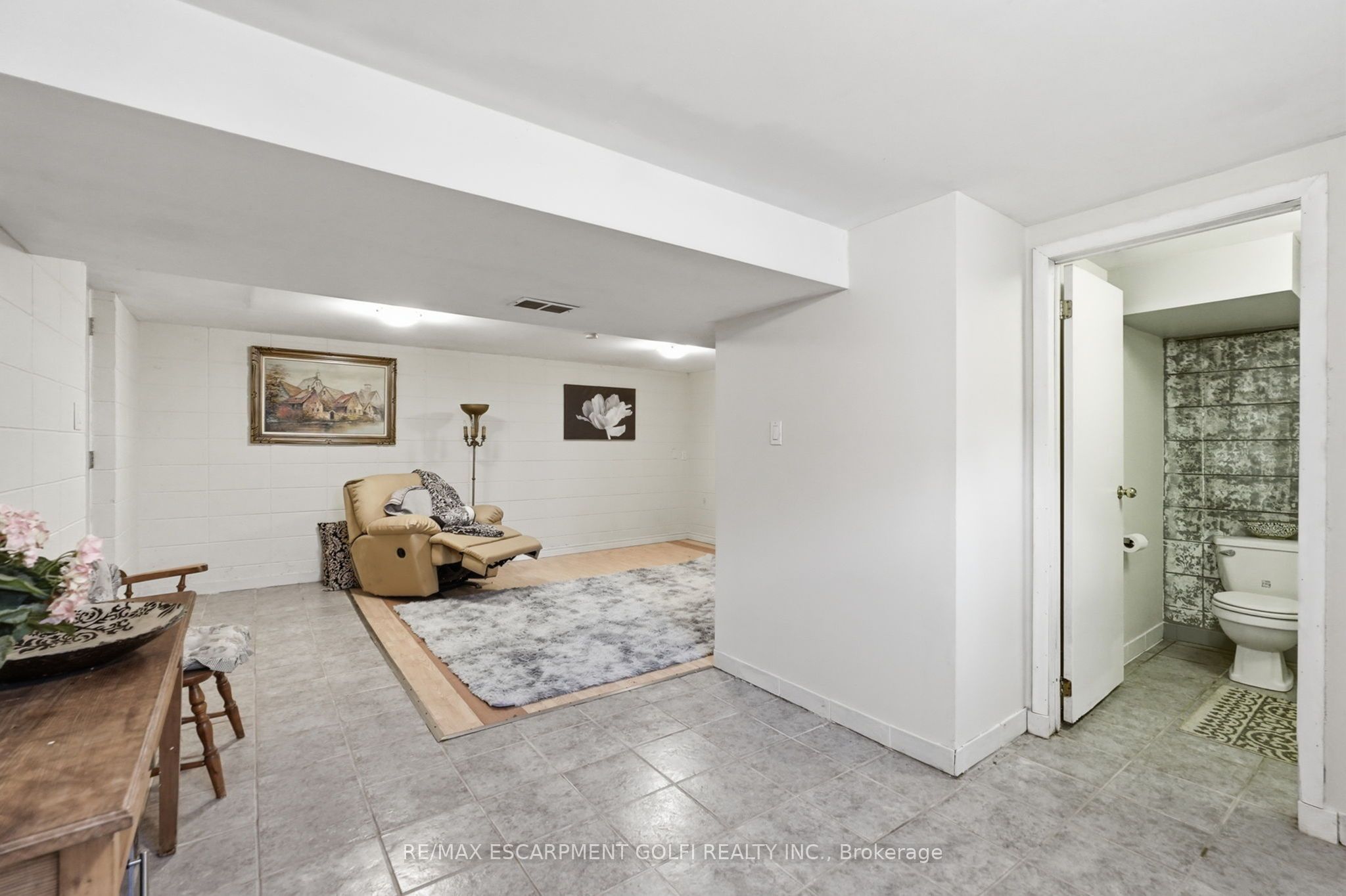 2 Carleton Street Property Photo 15