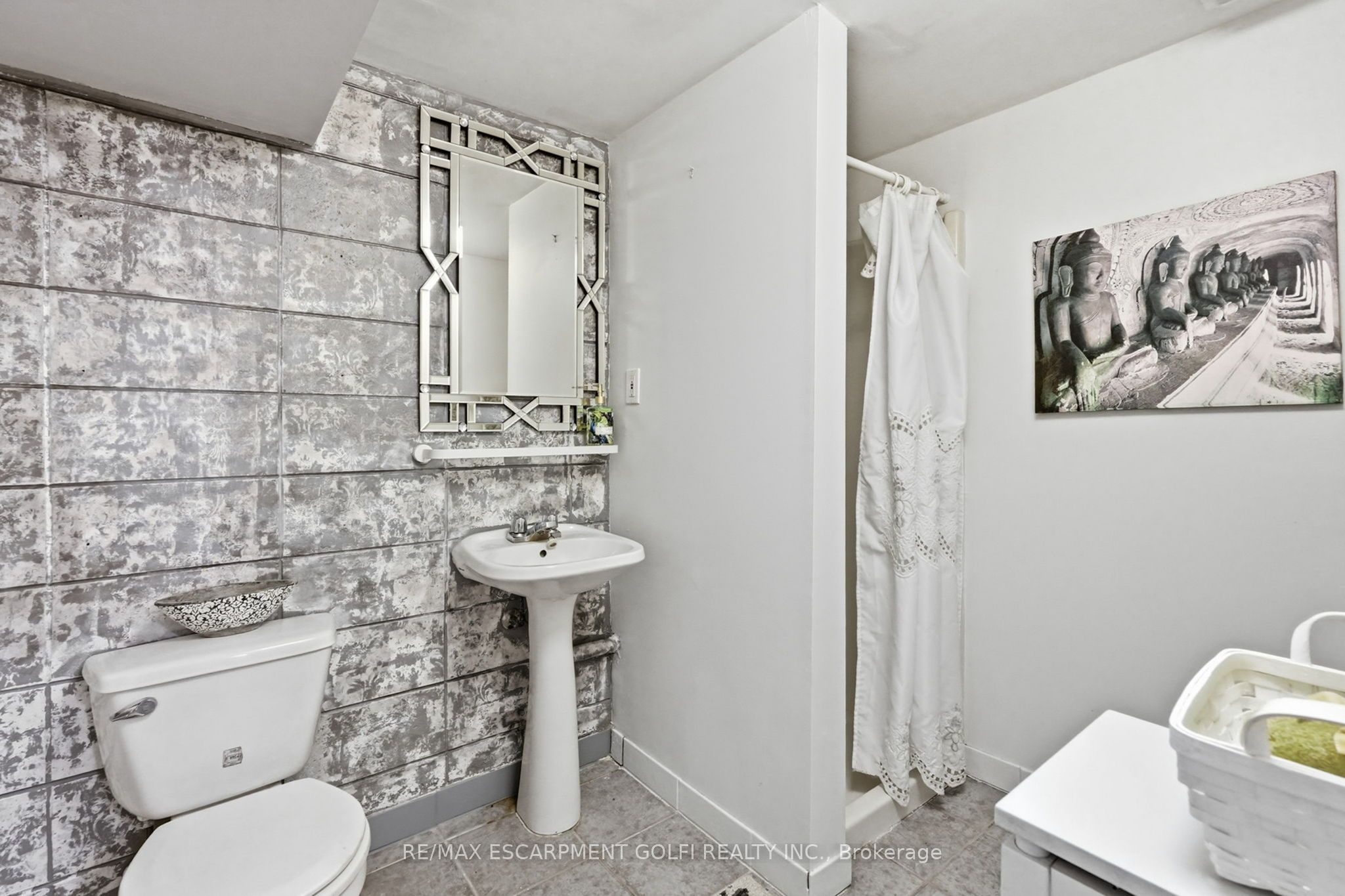 2 Carleton Street Property Photo 16