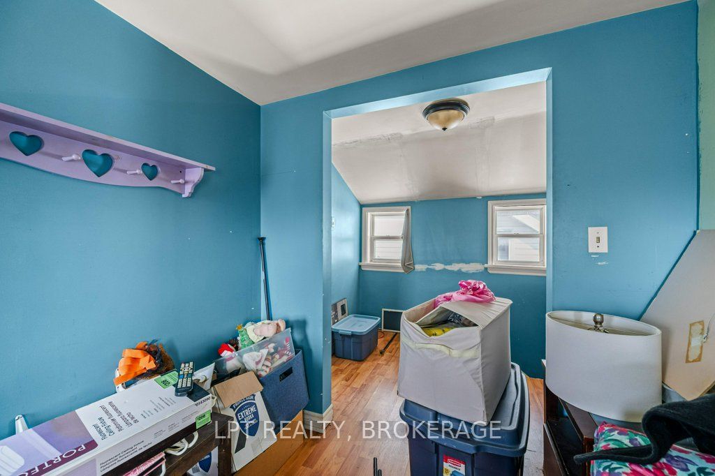 13 Kingscourt Avenue Property Photo 18