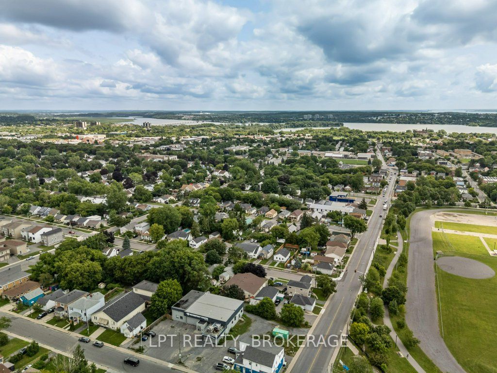13 Kingscourt Avenue Property Photo 41