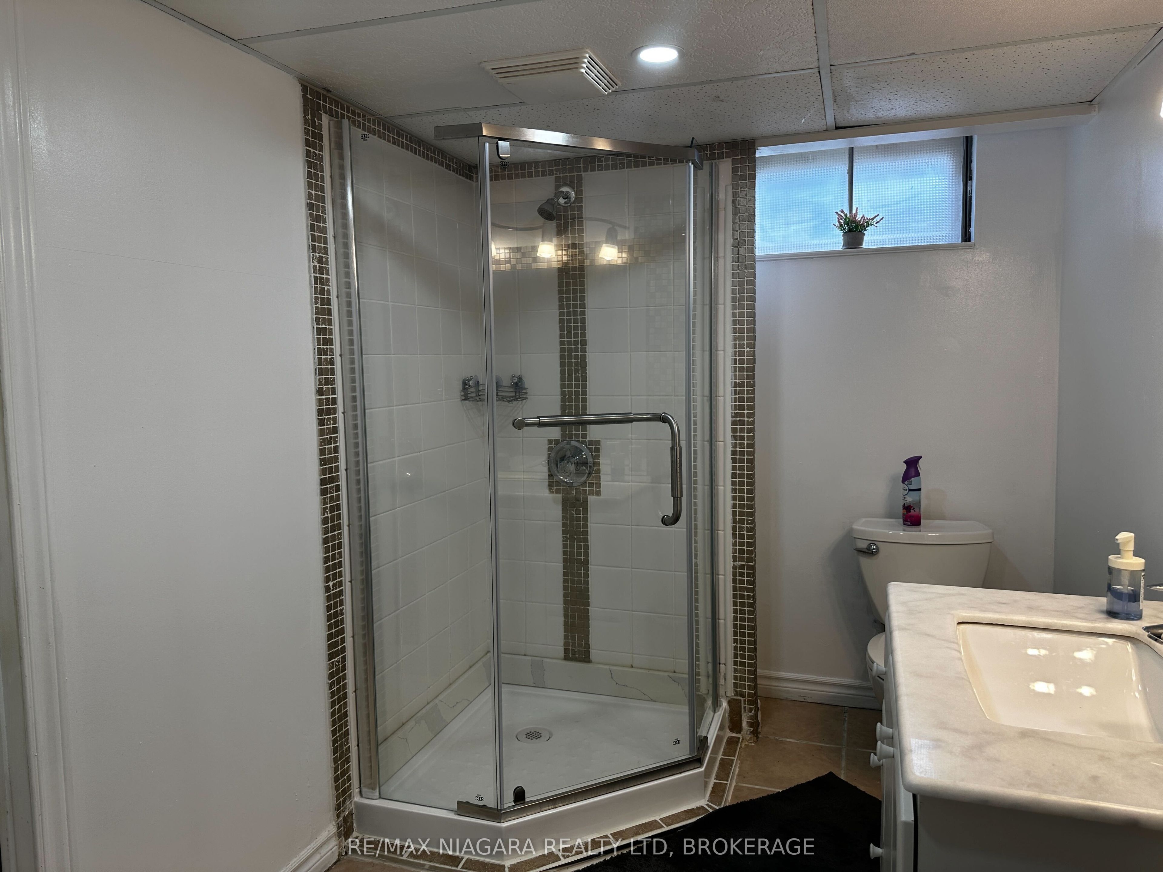 43a Beachaven Drive Lower Property Photo 8