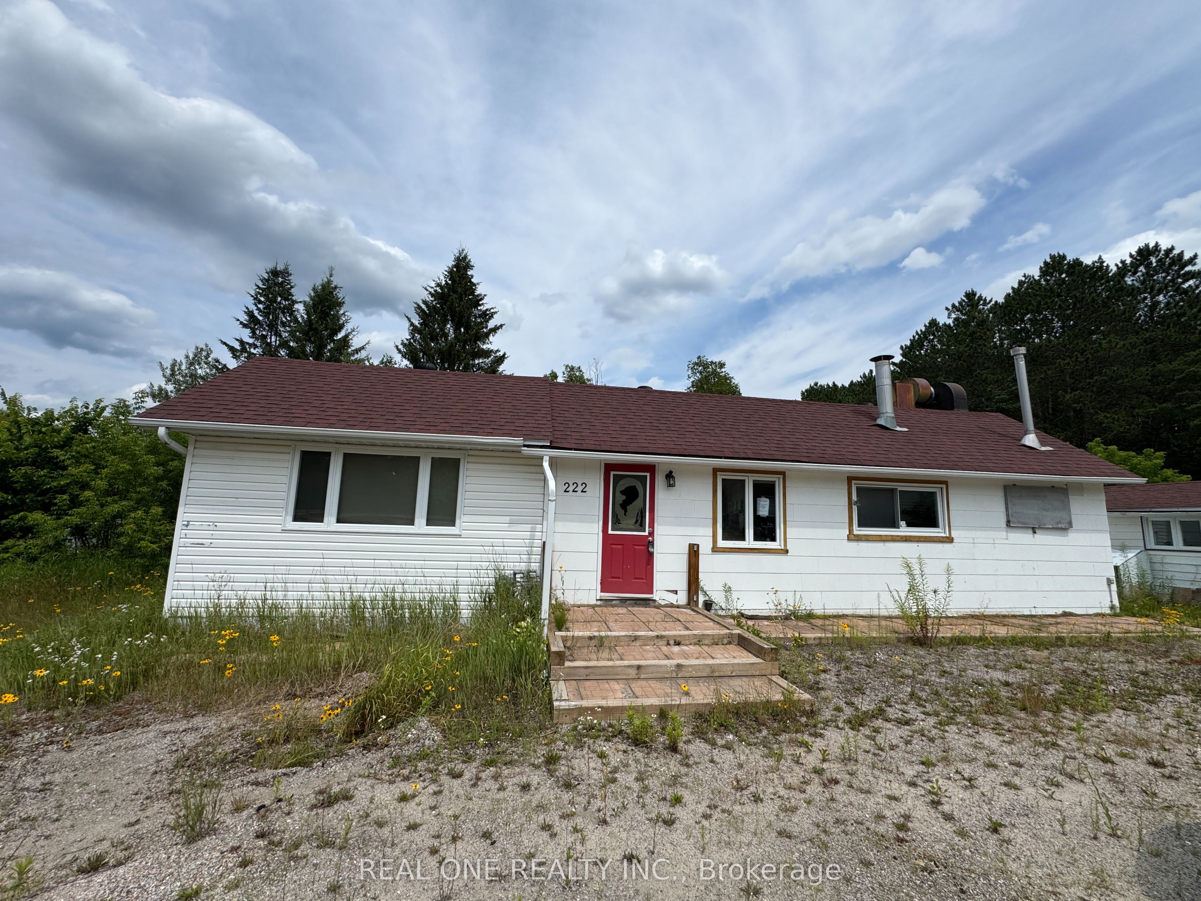 222 Ontario Street Property Photo 2