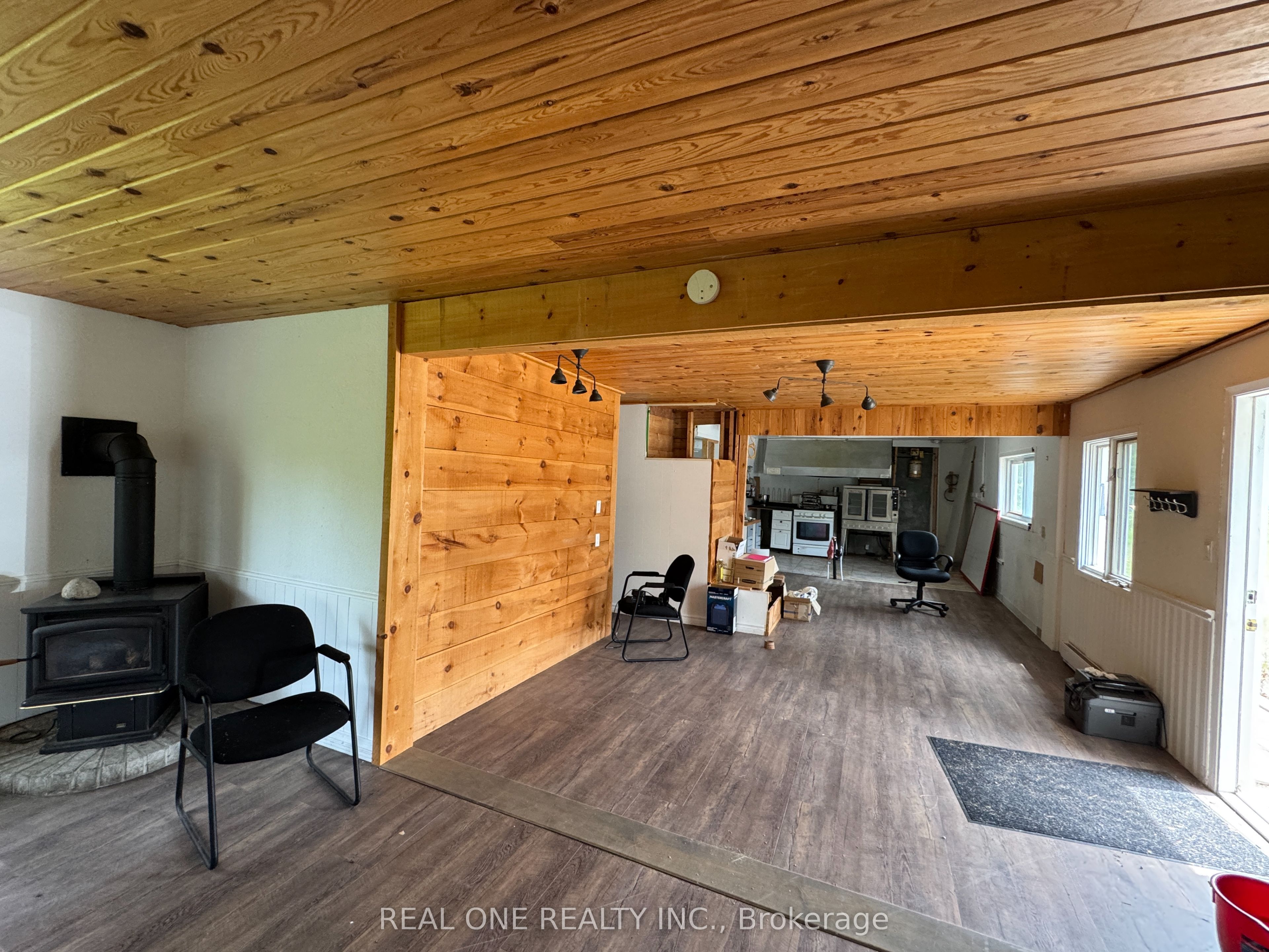 222 Ontario Street Property Photo 4