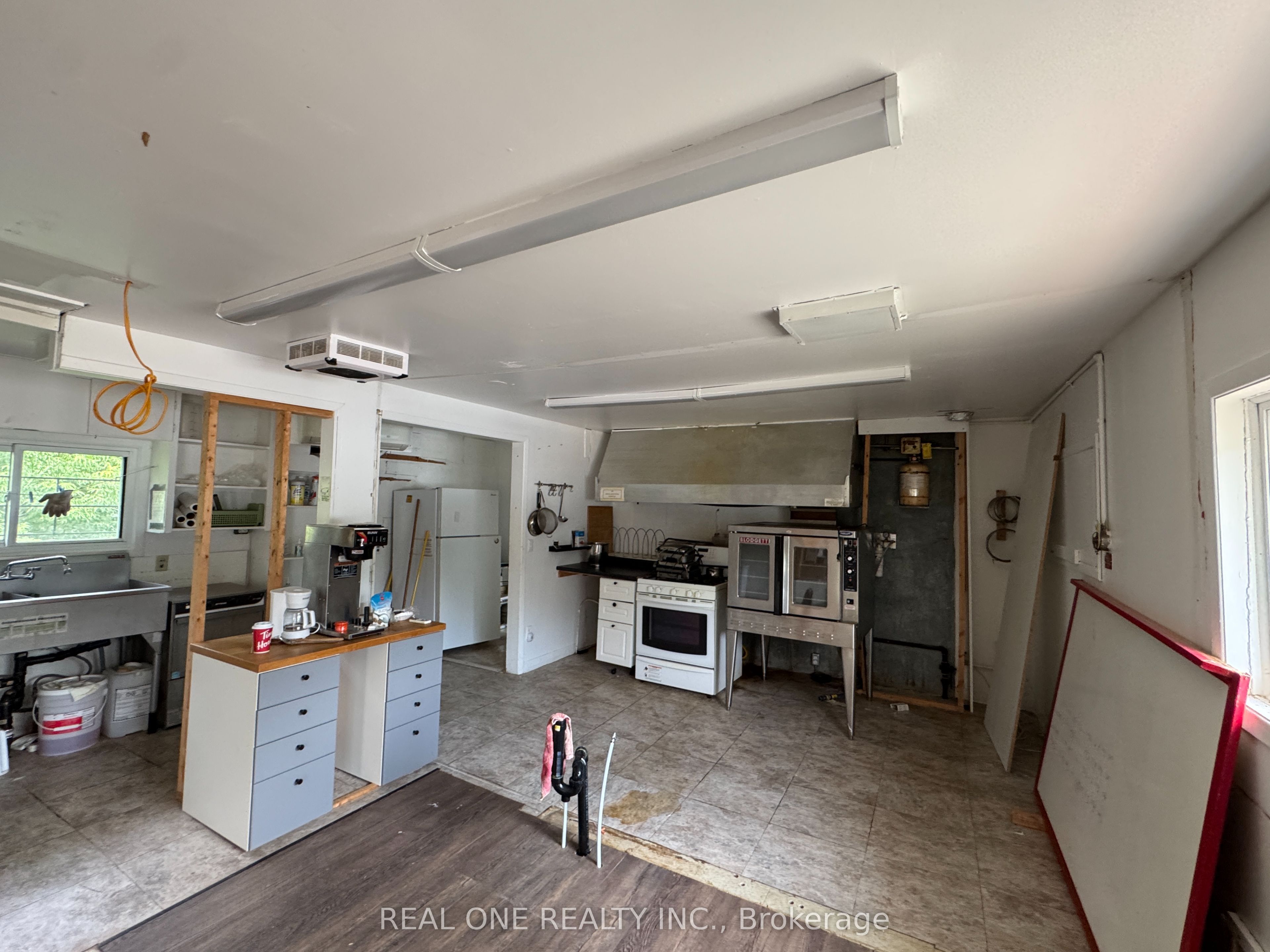 222 Ontario Street Property Photo 6