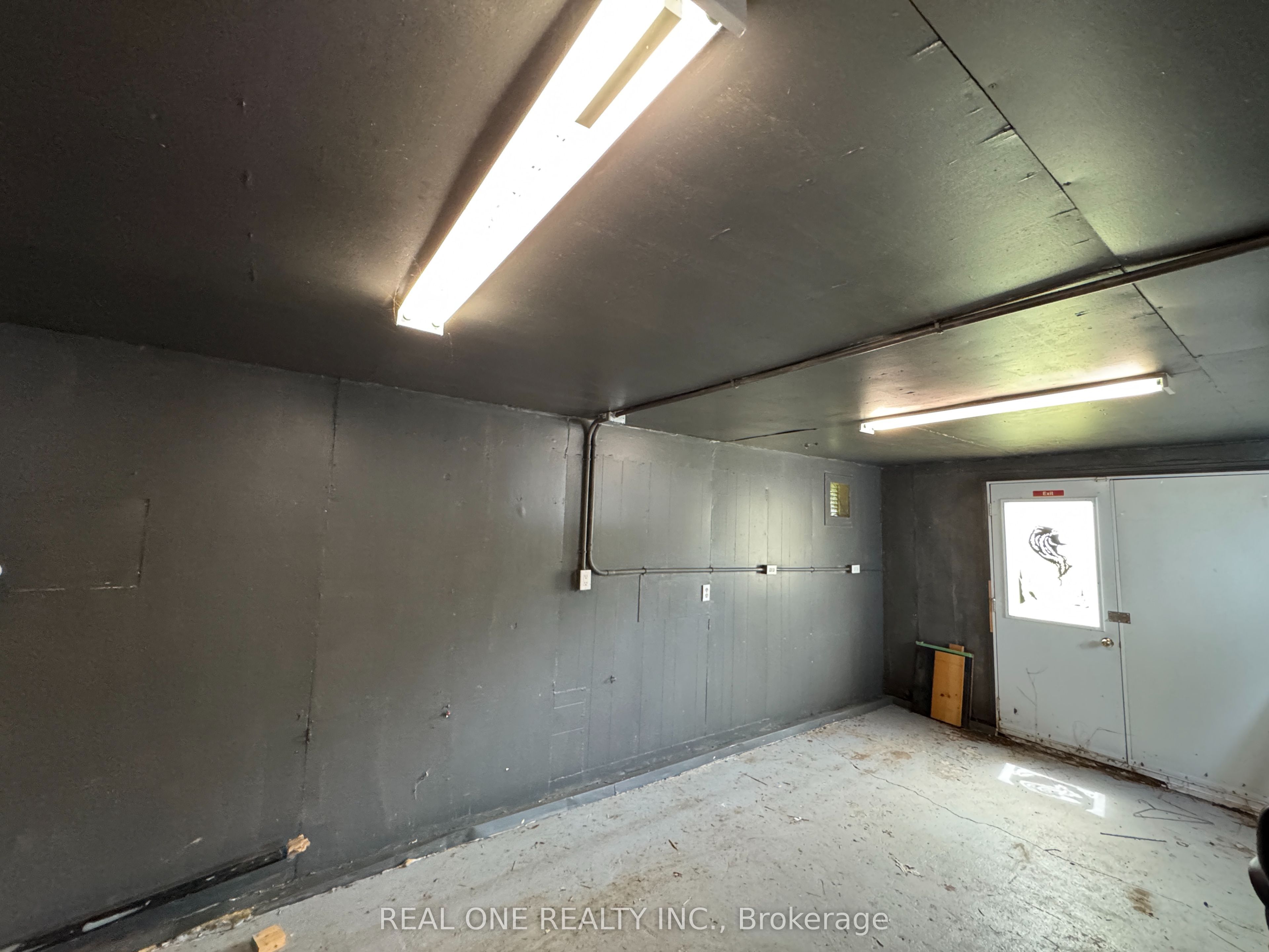 222 Ontario Street Property Photo 9