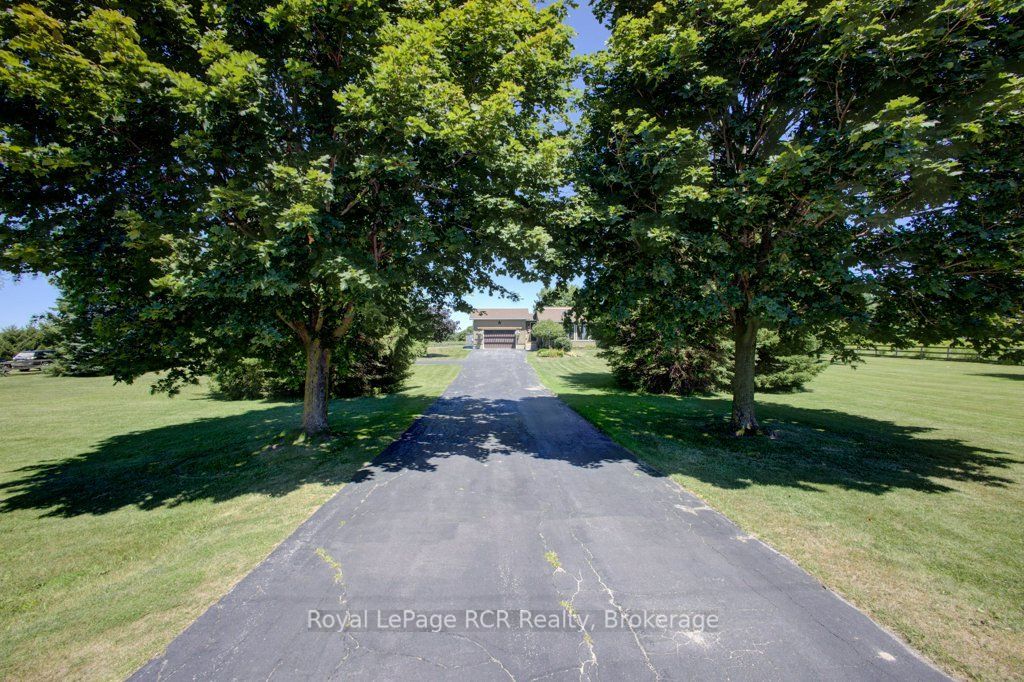 7195 Sixteenth Line Property Photo 3