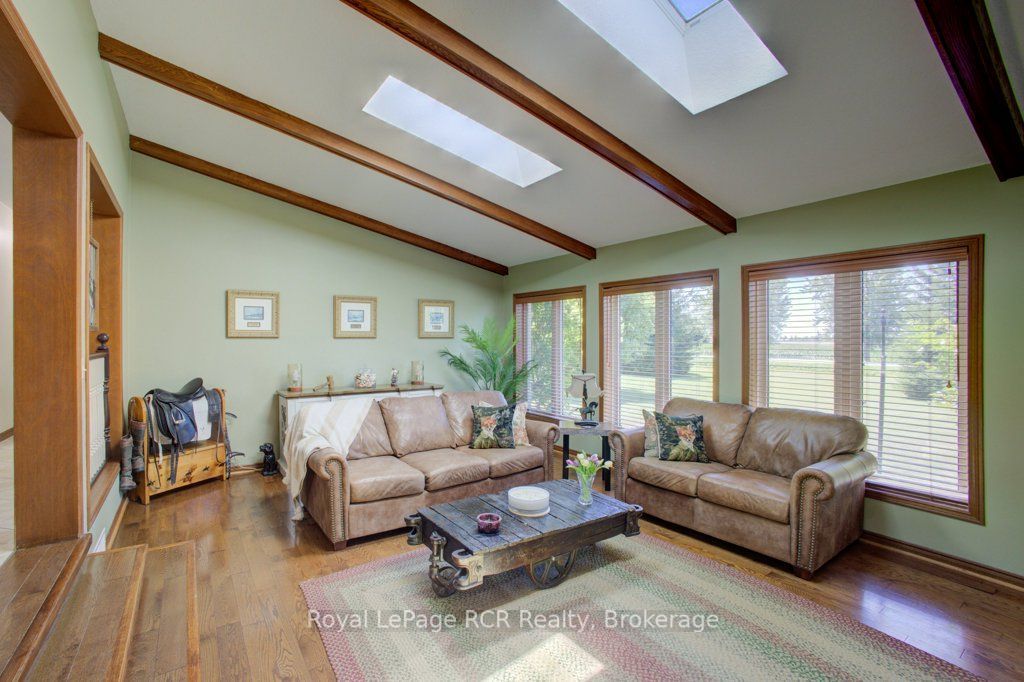 7195 Sixteenth Line Property Photo 6
