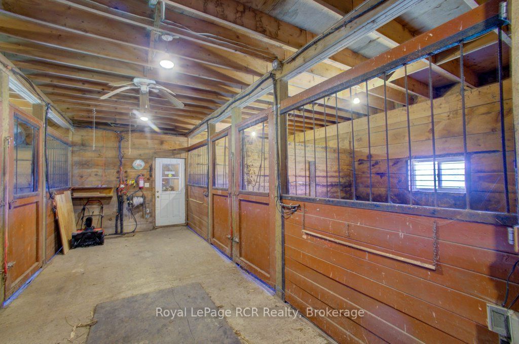 7195 Sixteenth Line Property Photo 32