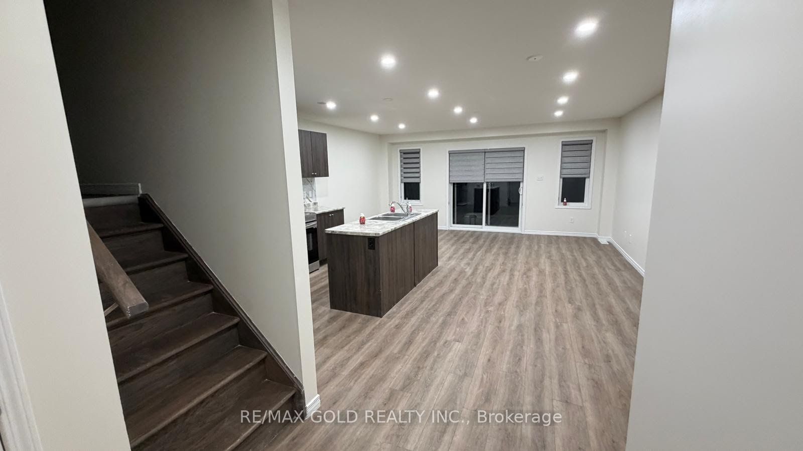 5 West Mill Street Property Photo 10
