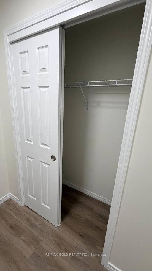 5 West Mill Street Property Photo 14