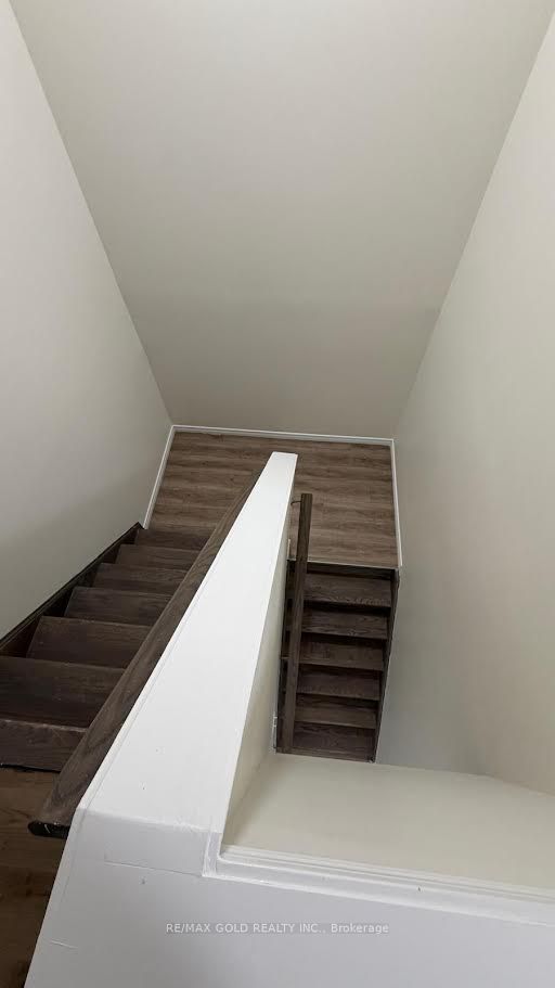 5 West Mill Street Property Photo 17