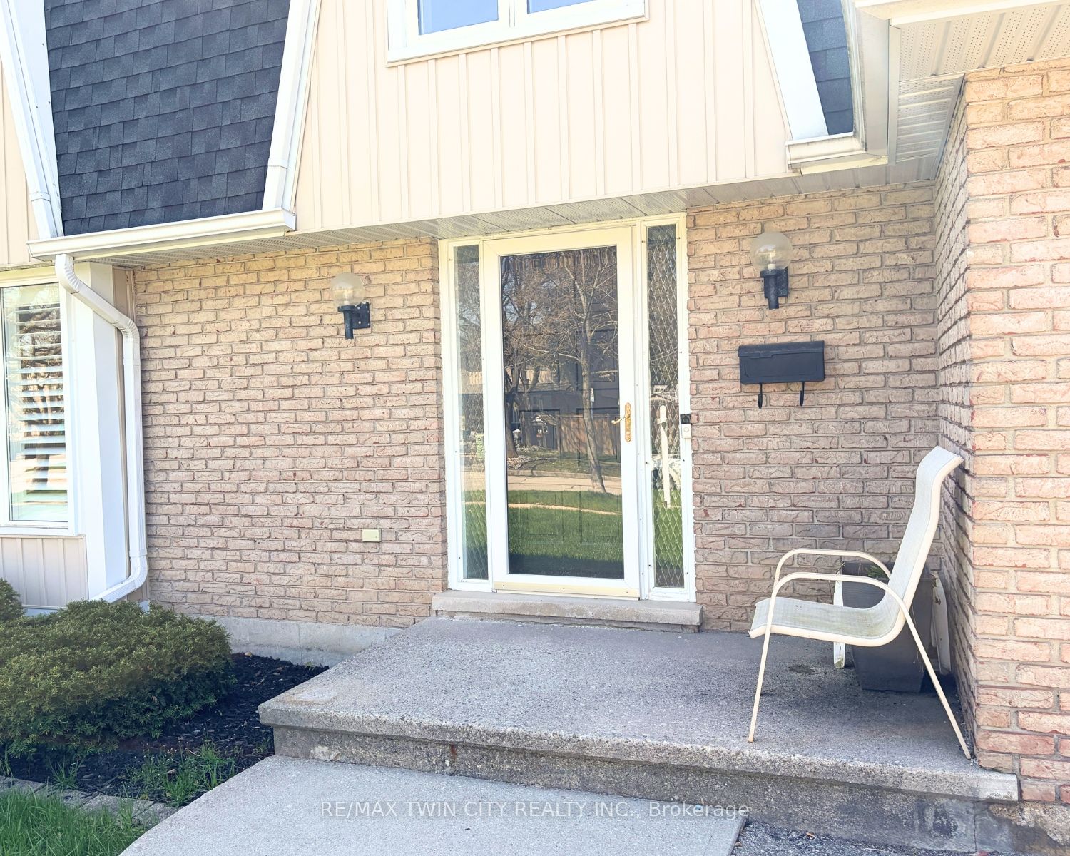111 Manor Drive Property Photo 2