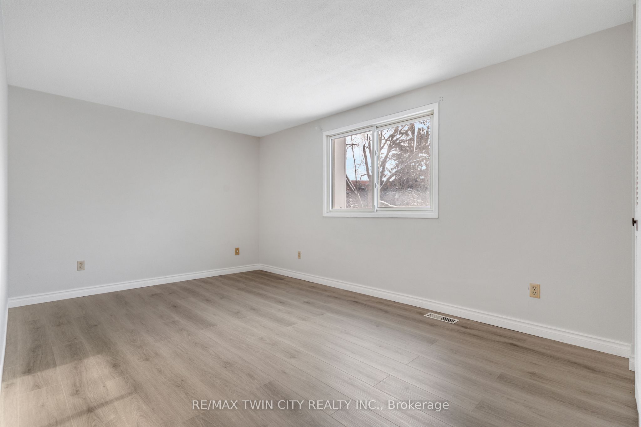 111 Manor Drive Property Photo 33