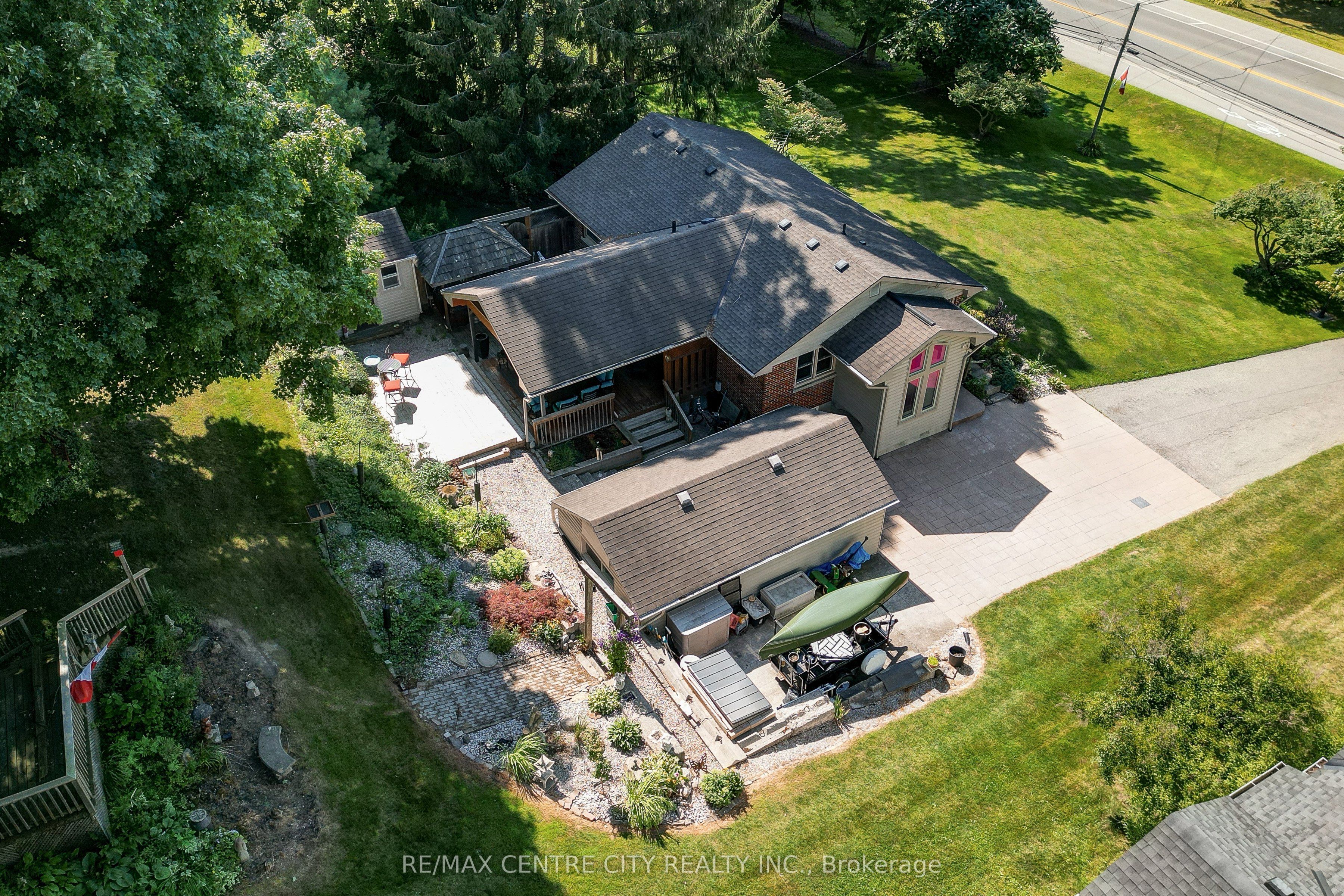 4766 Sunset Road Property Photo 2