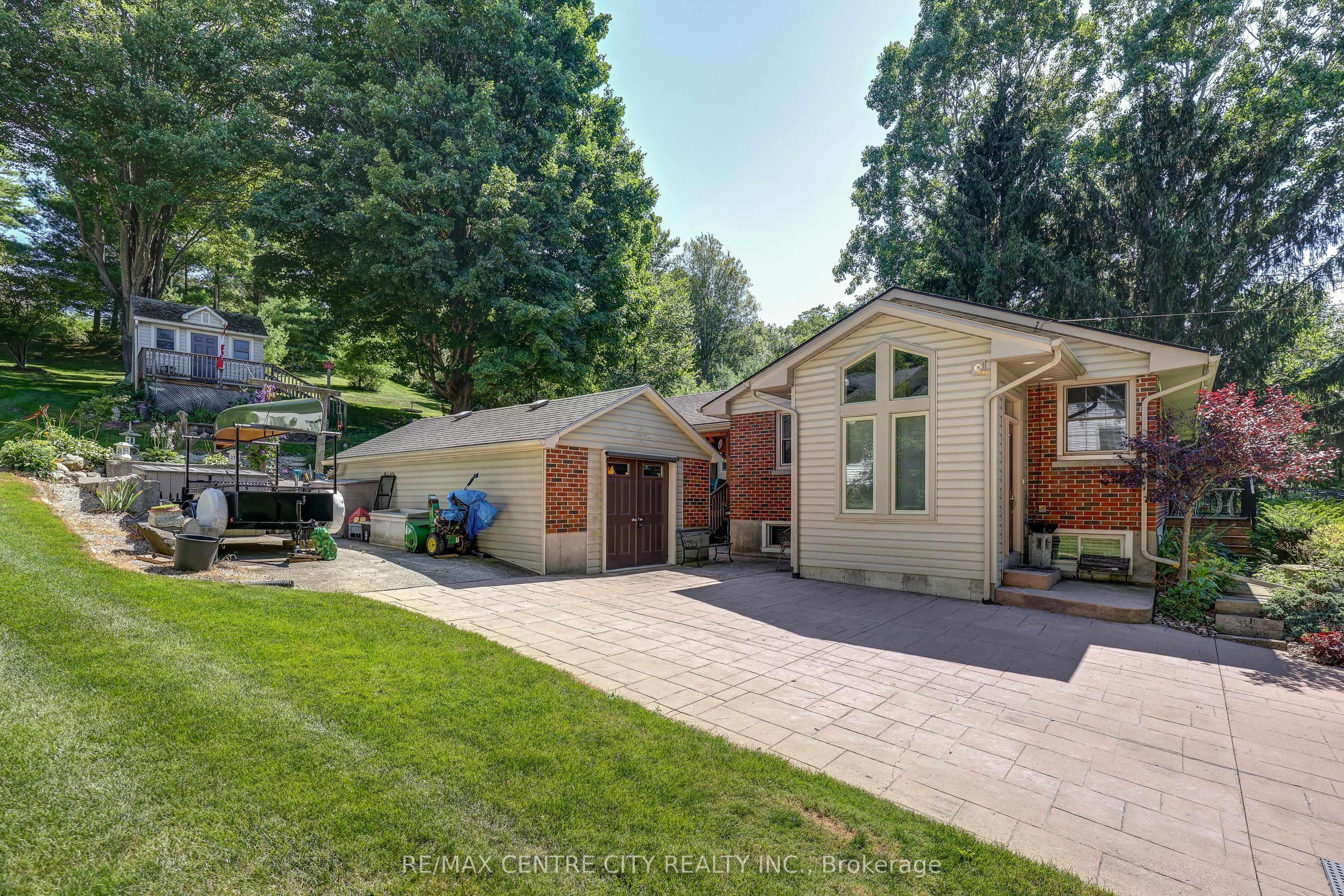 4766 Sunset Road Property Photo 6