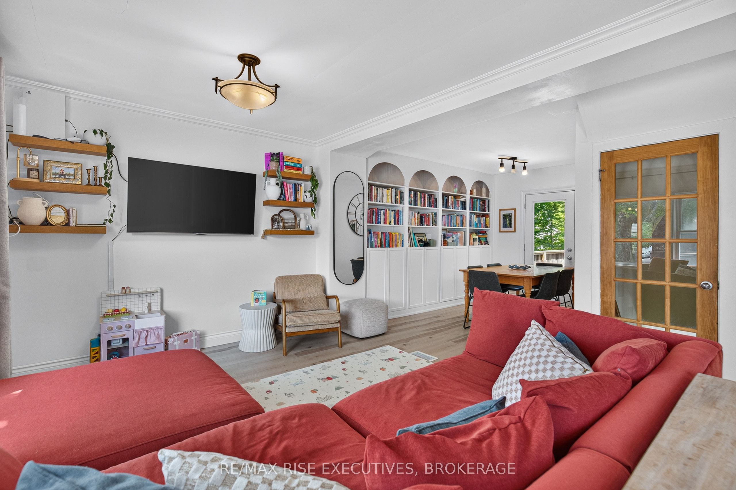 807 Brock Street Property Photo 23