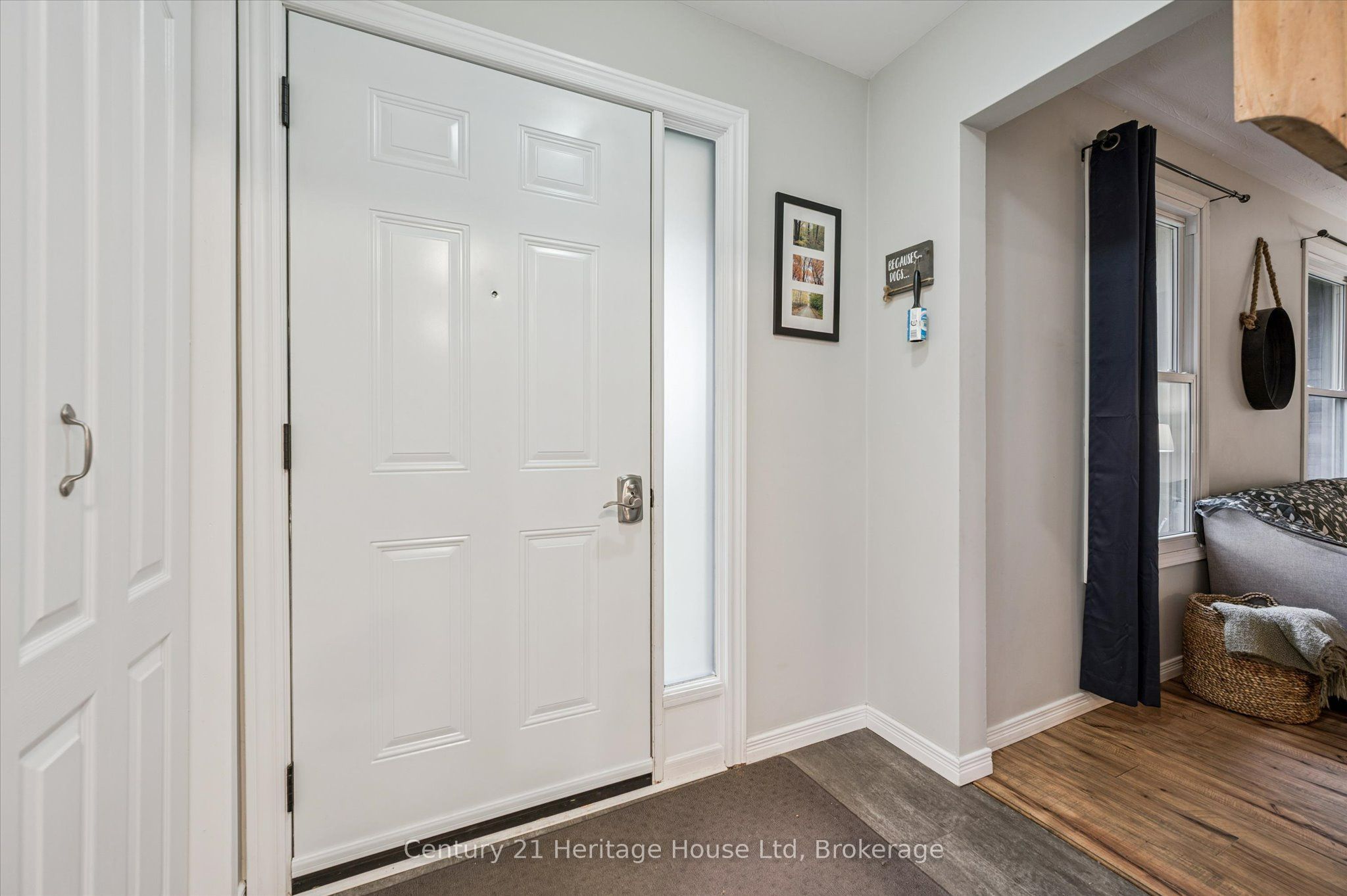 653 Perry Street Property Photo 6