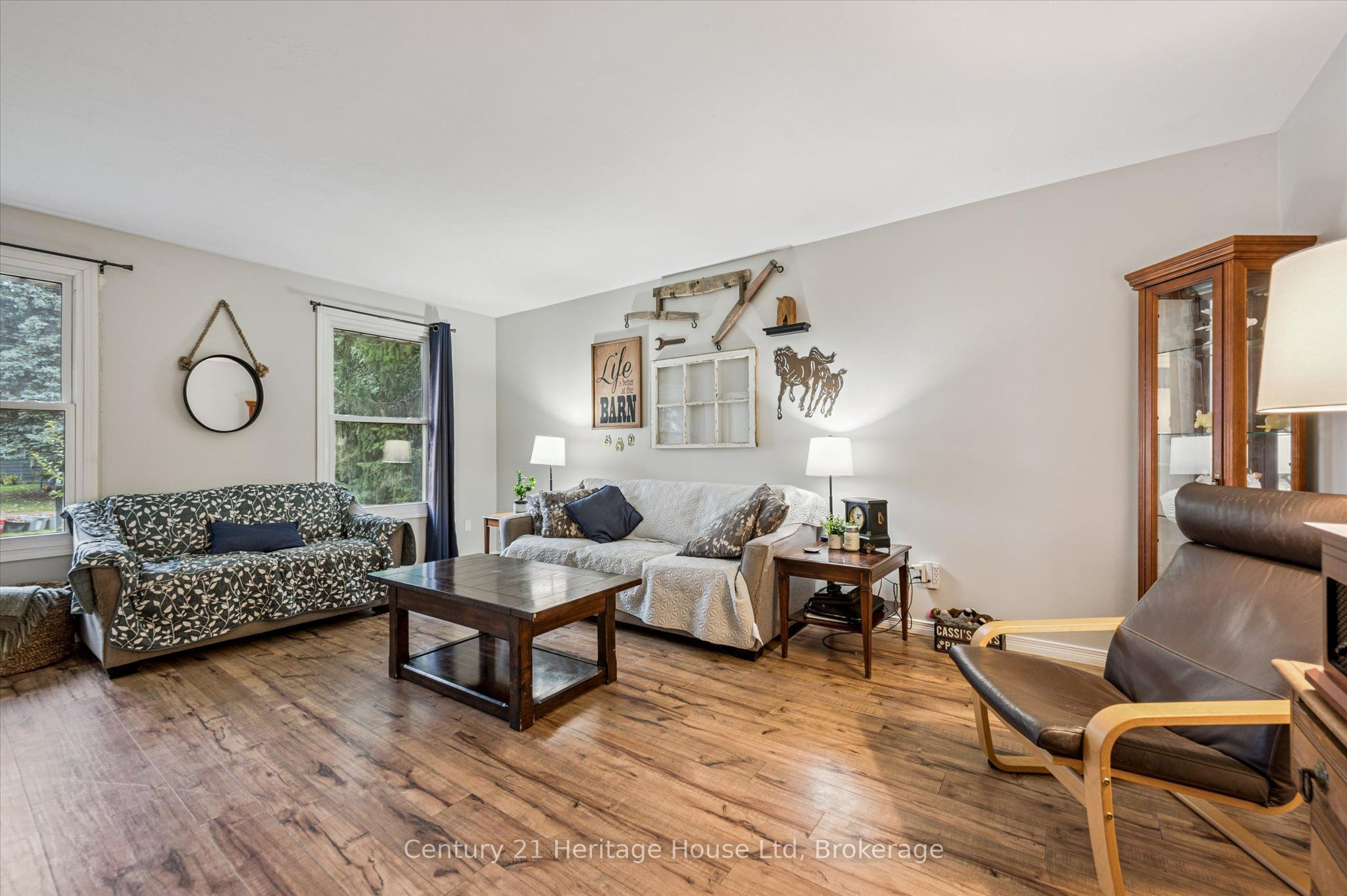 653 Perry Street Property Photo 8