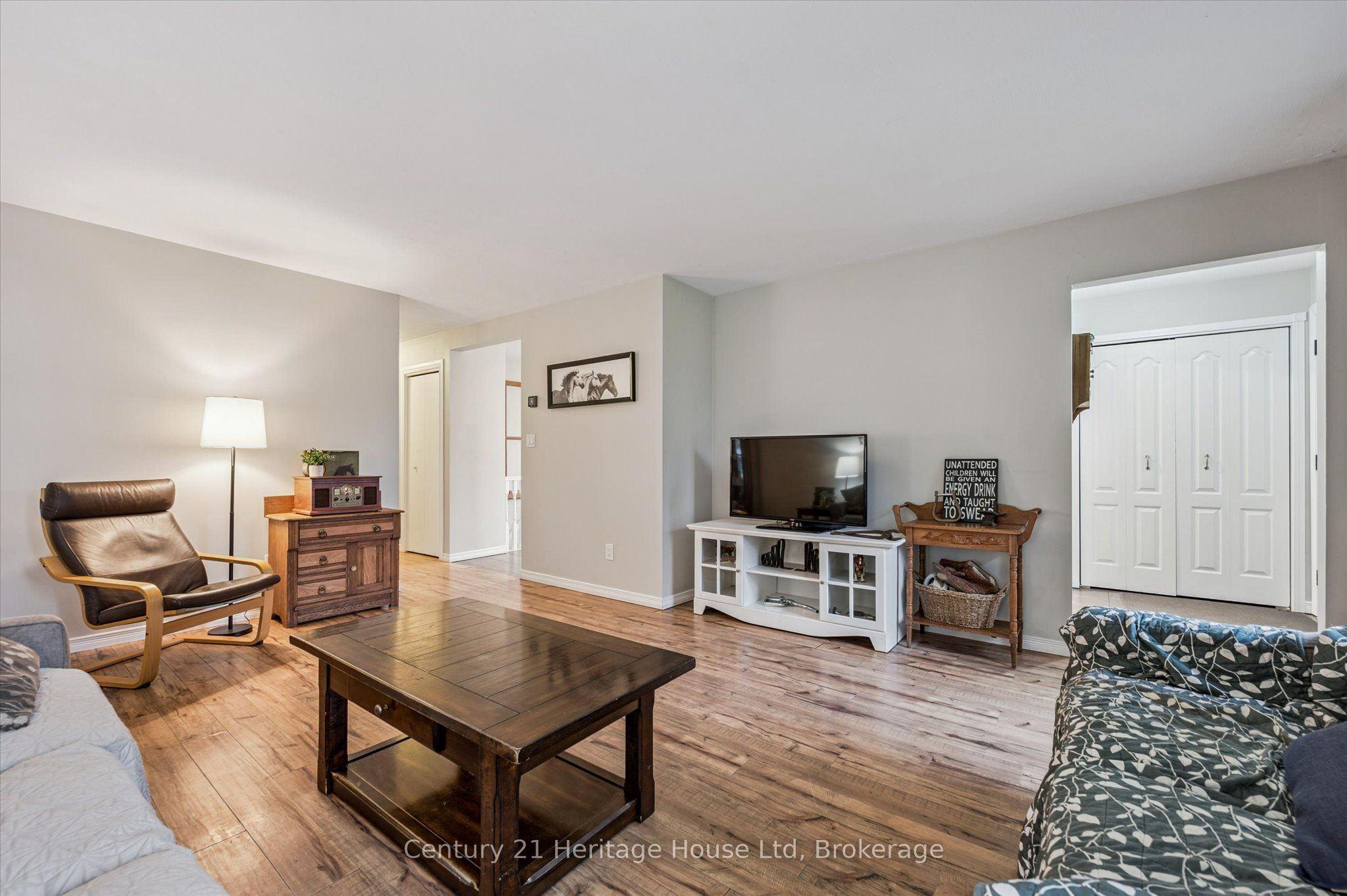 653 Perry Street Property Photo 10