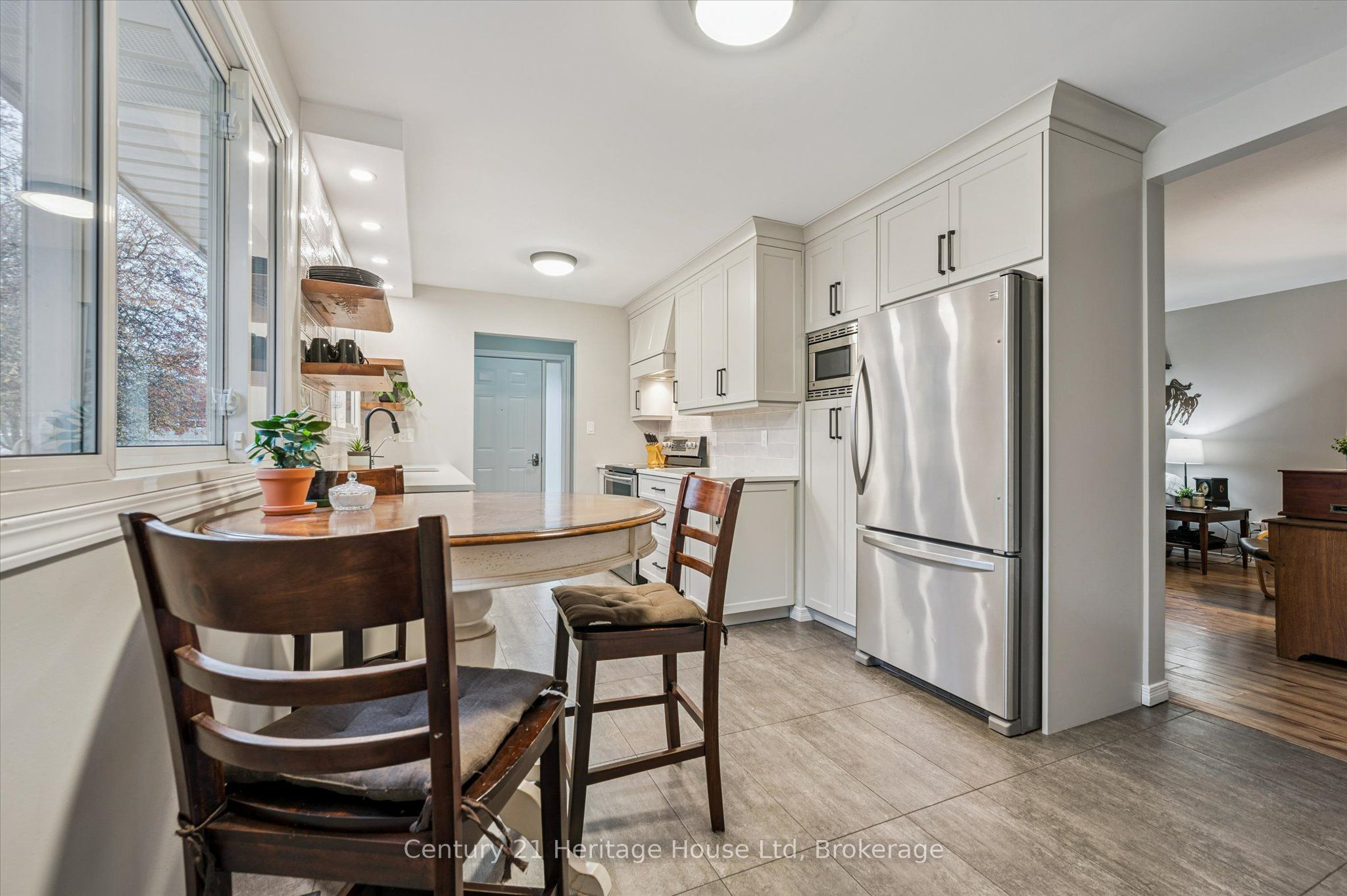 653 Perry Street Property Photo 12