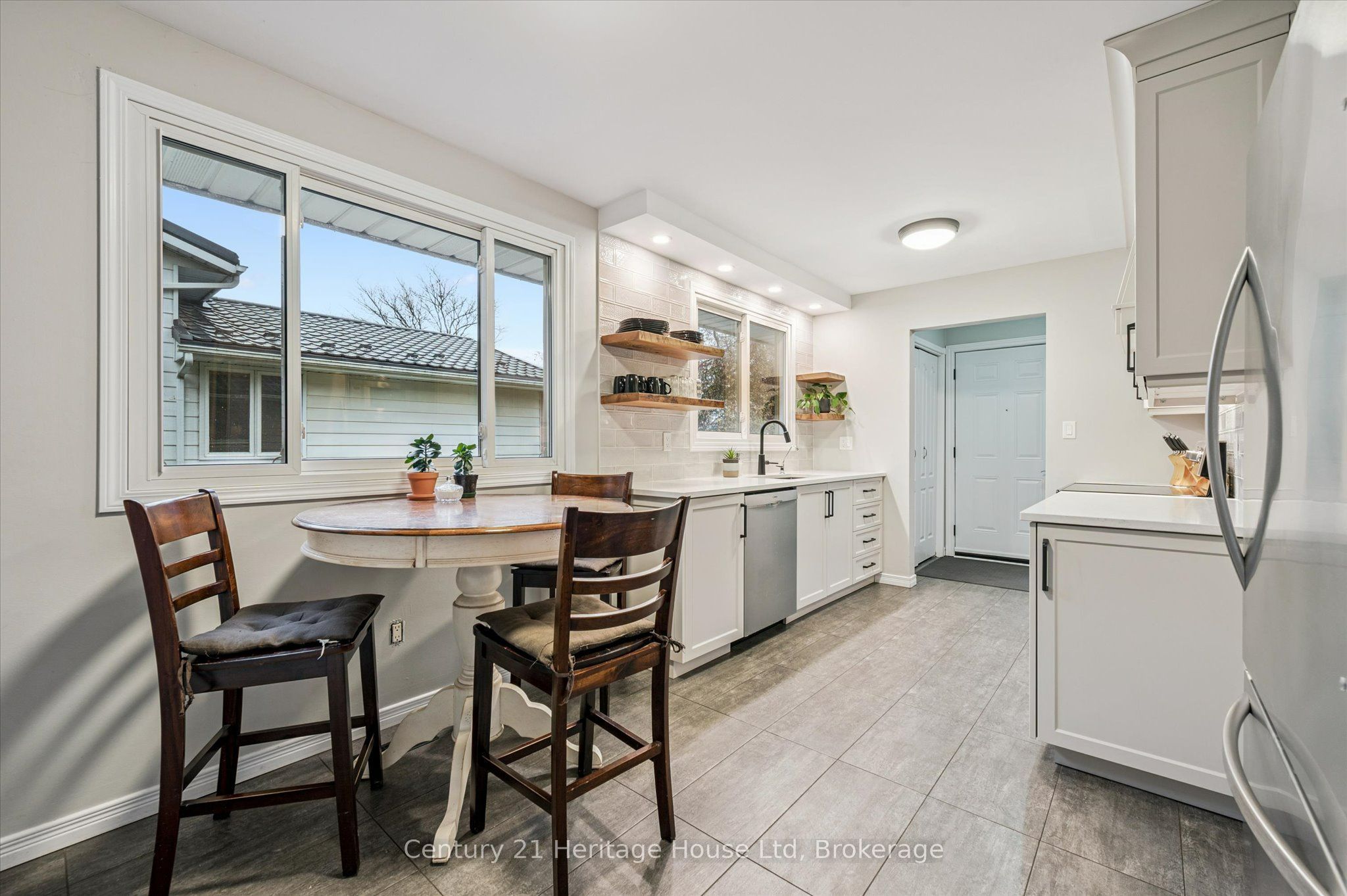 653 Perry Street Property Photo 13