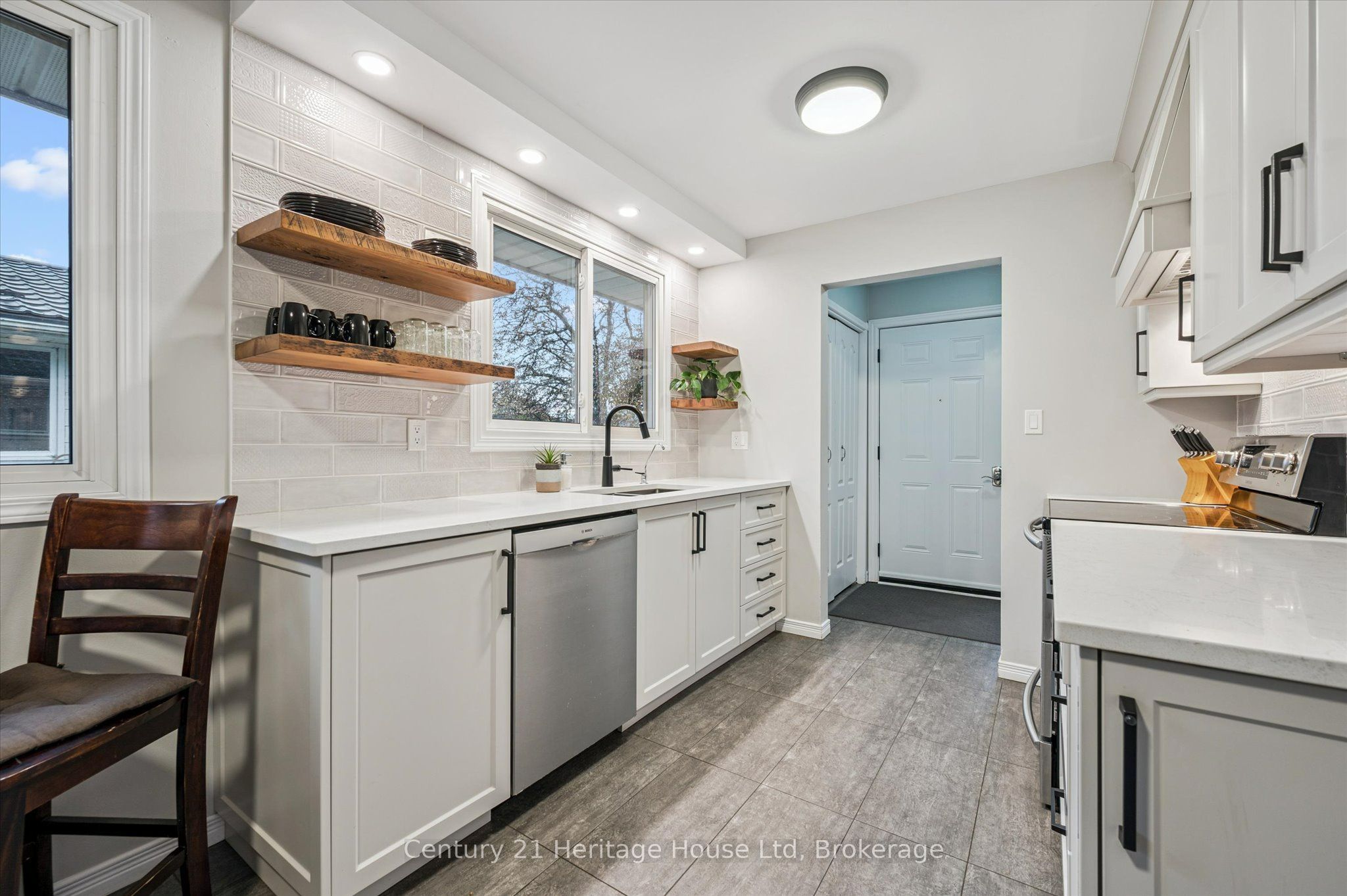 653 Perry Street Property Photo 14