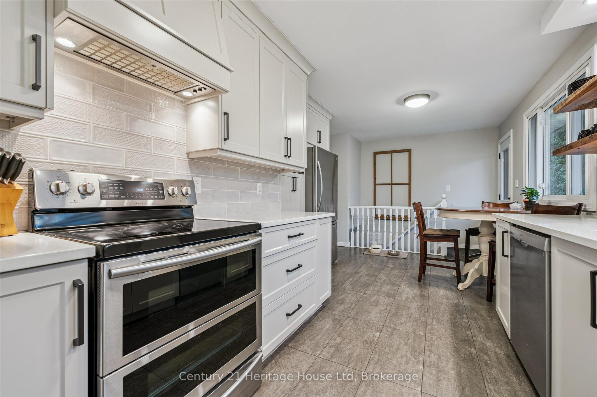 653 Perry Street Property Photo 16