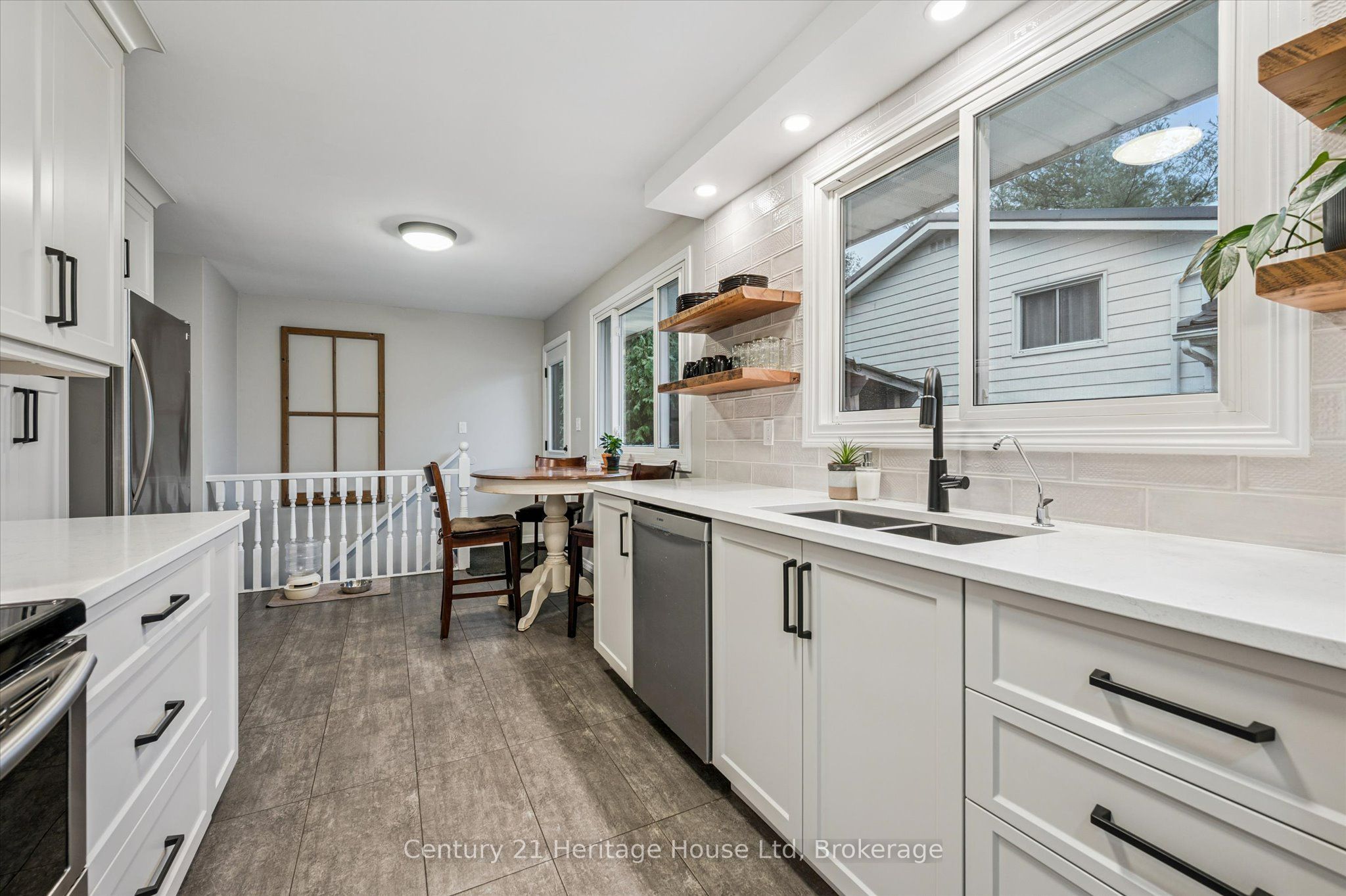 653 Perry Street Property Photo 17