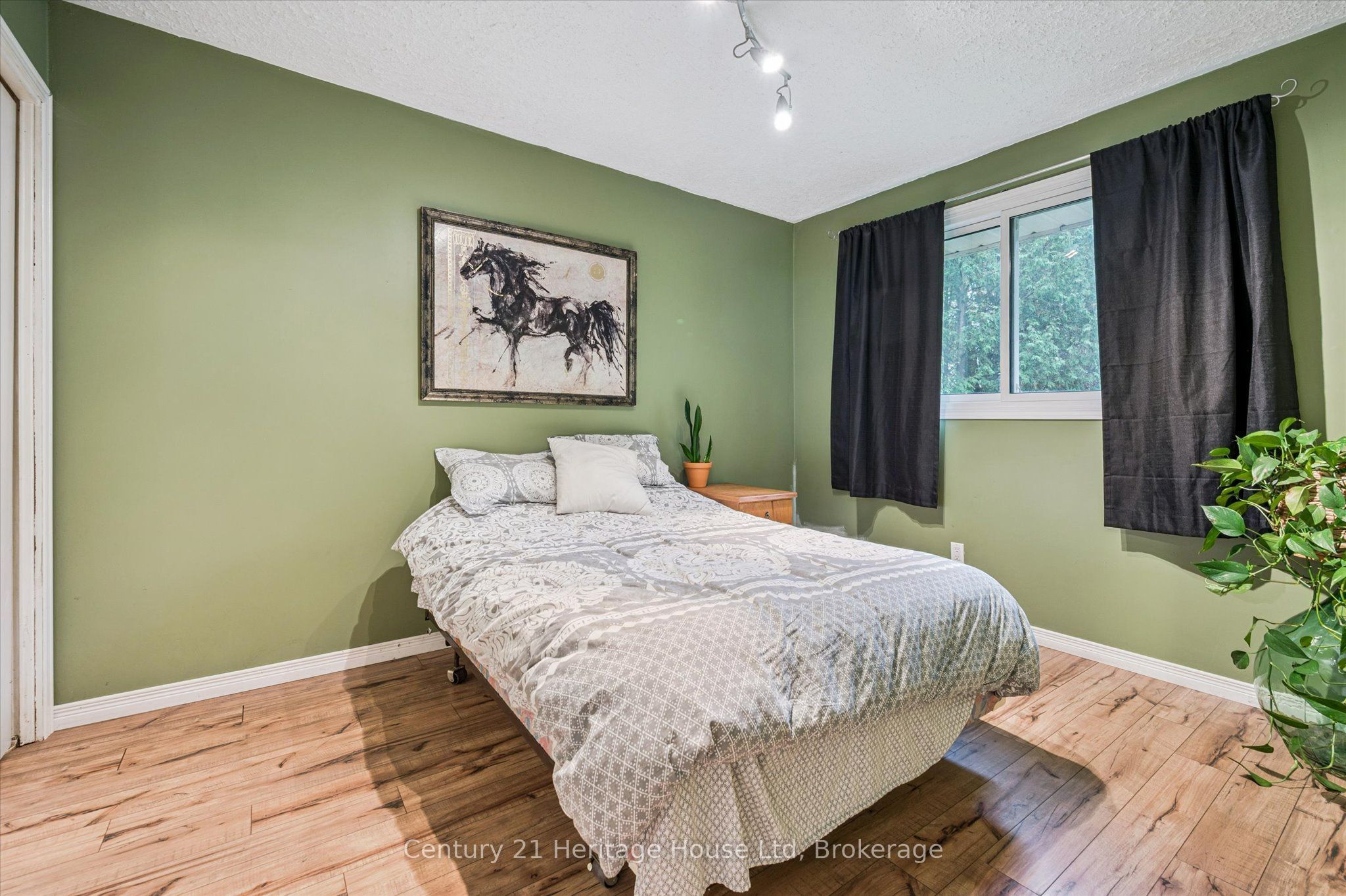 653 Perry Street Property Photo 21