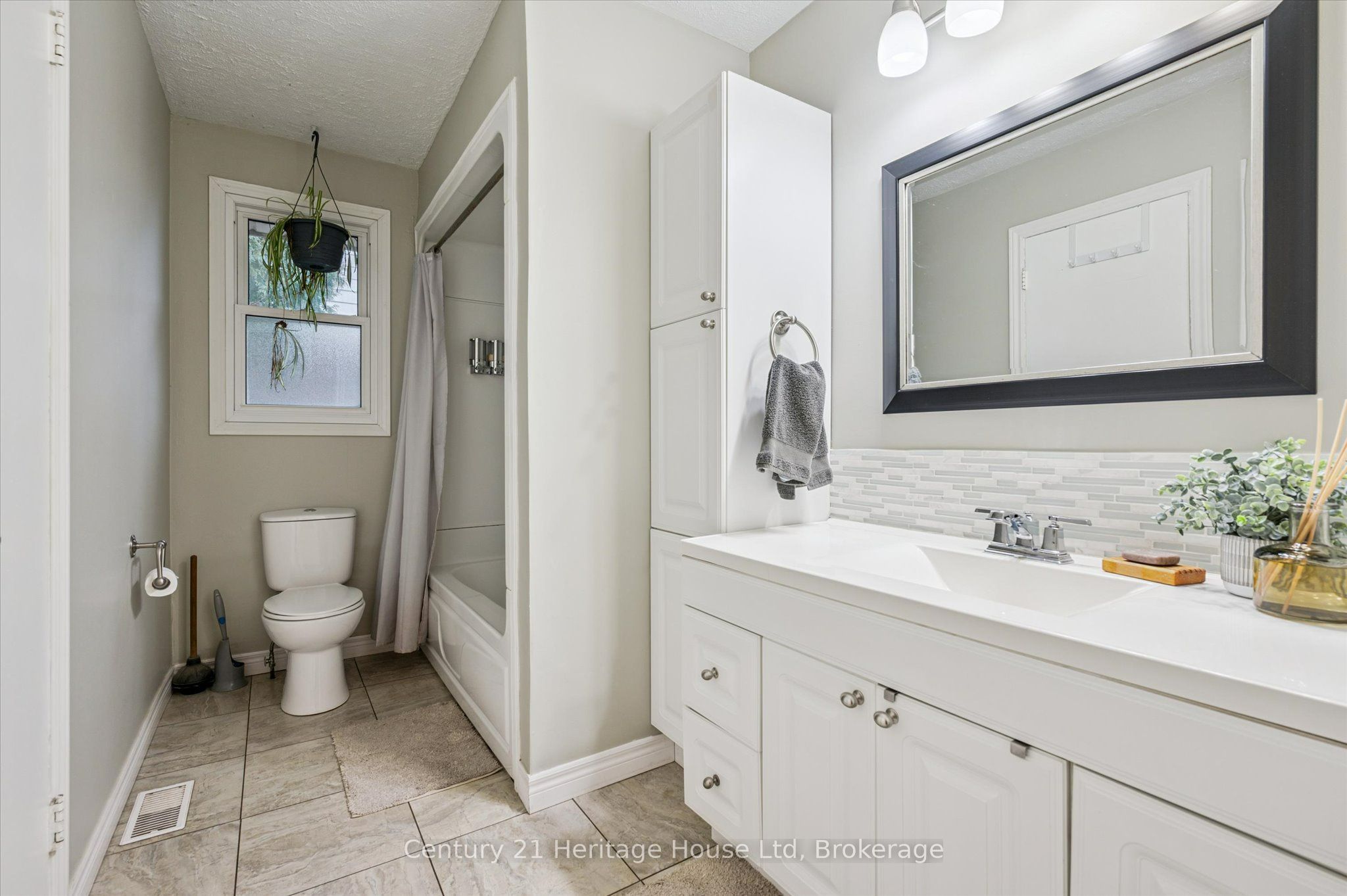 653 Perry Street Property Photo 22