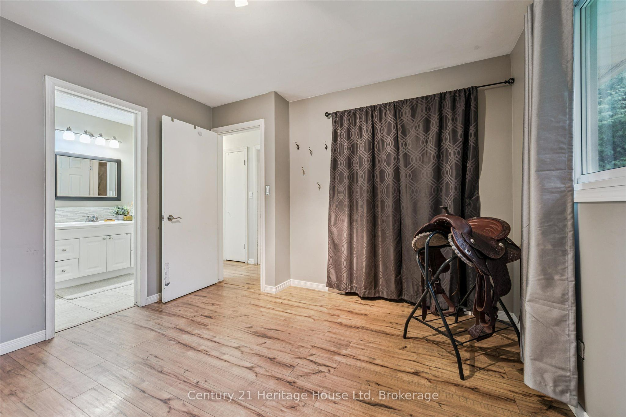 653 Perry Street Property Photo 23