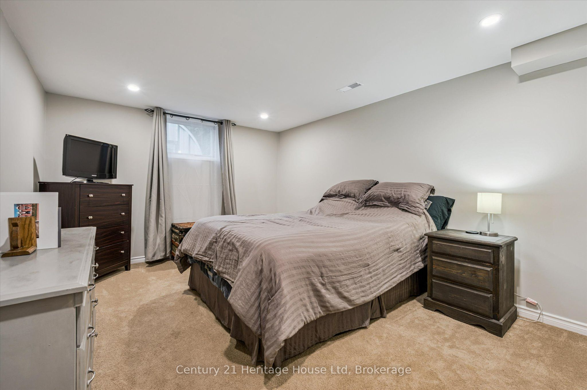 653 Perry Street Property Photo 26