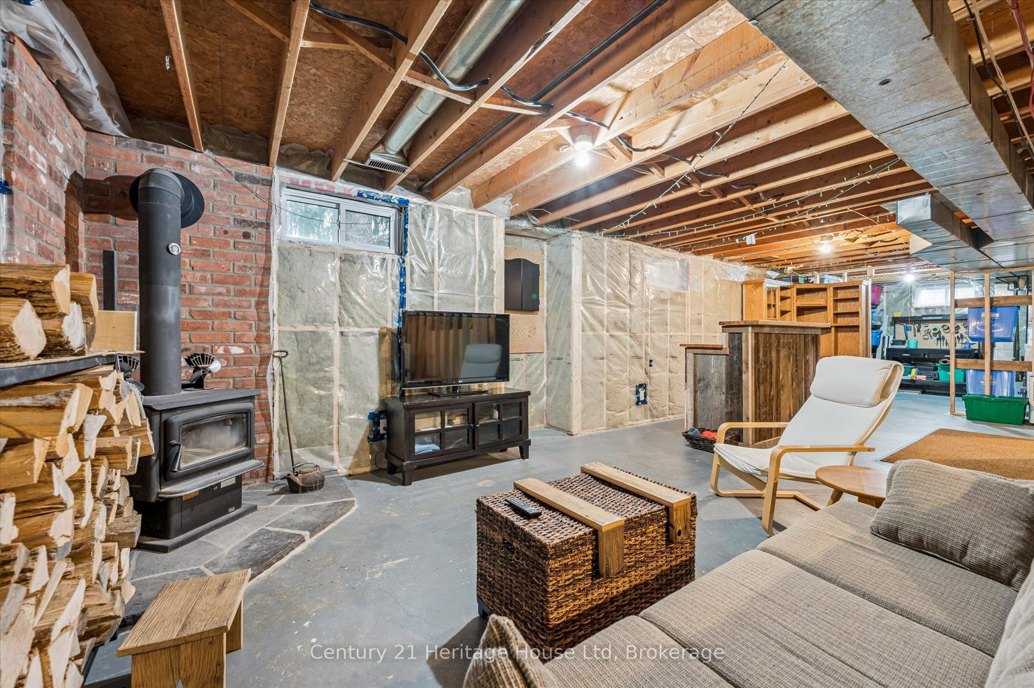 653 Perry Street Property Photo 28
