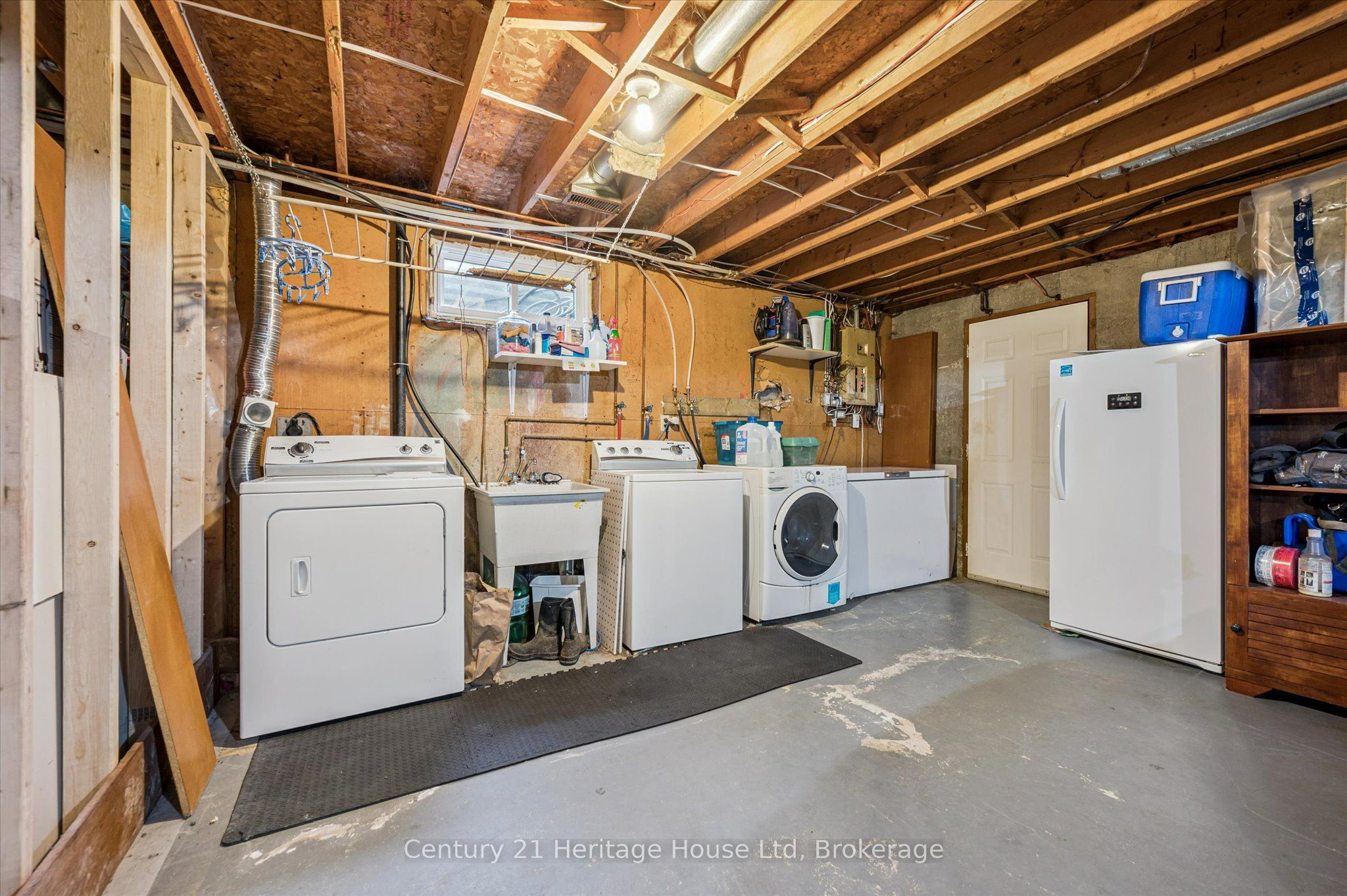 653 Perry Street Property Photo 31