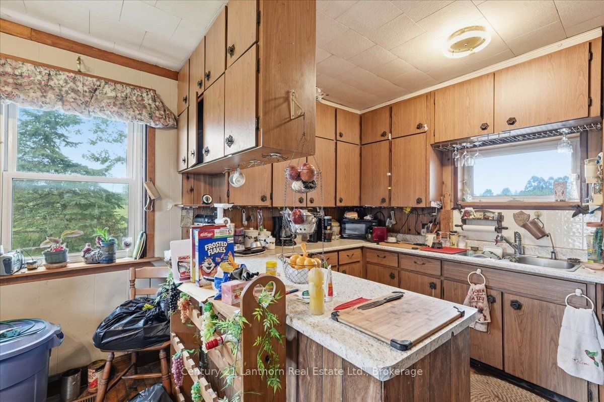 3485 11th Line E Property Photo 11