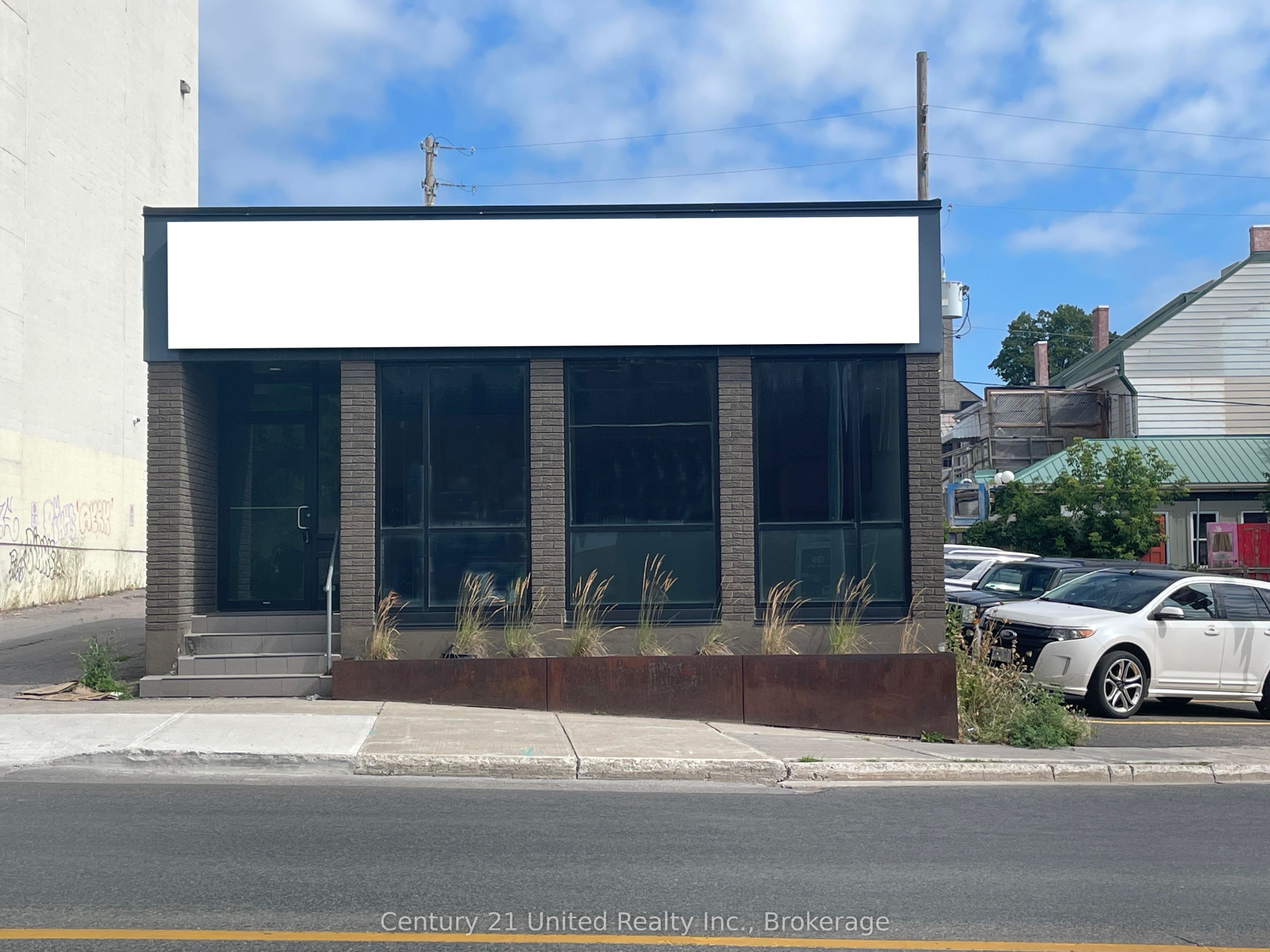 114 Simcoe Street Property Photo 1