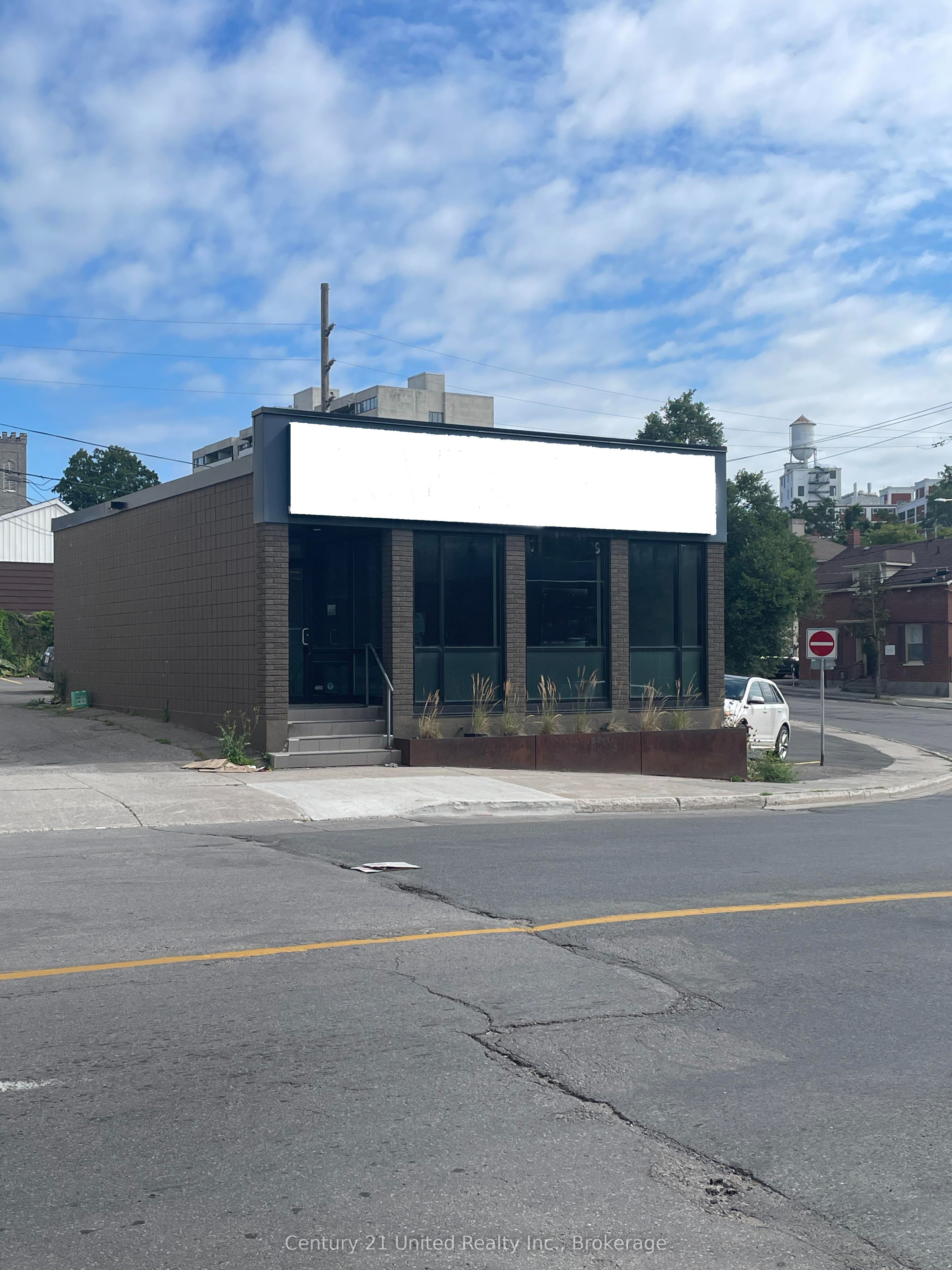 114 Simcoe Street Property Photo 3