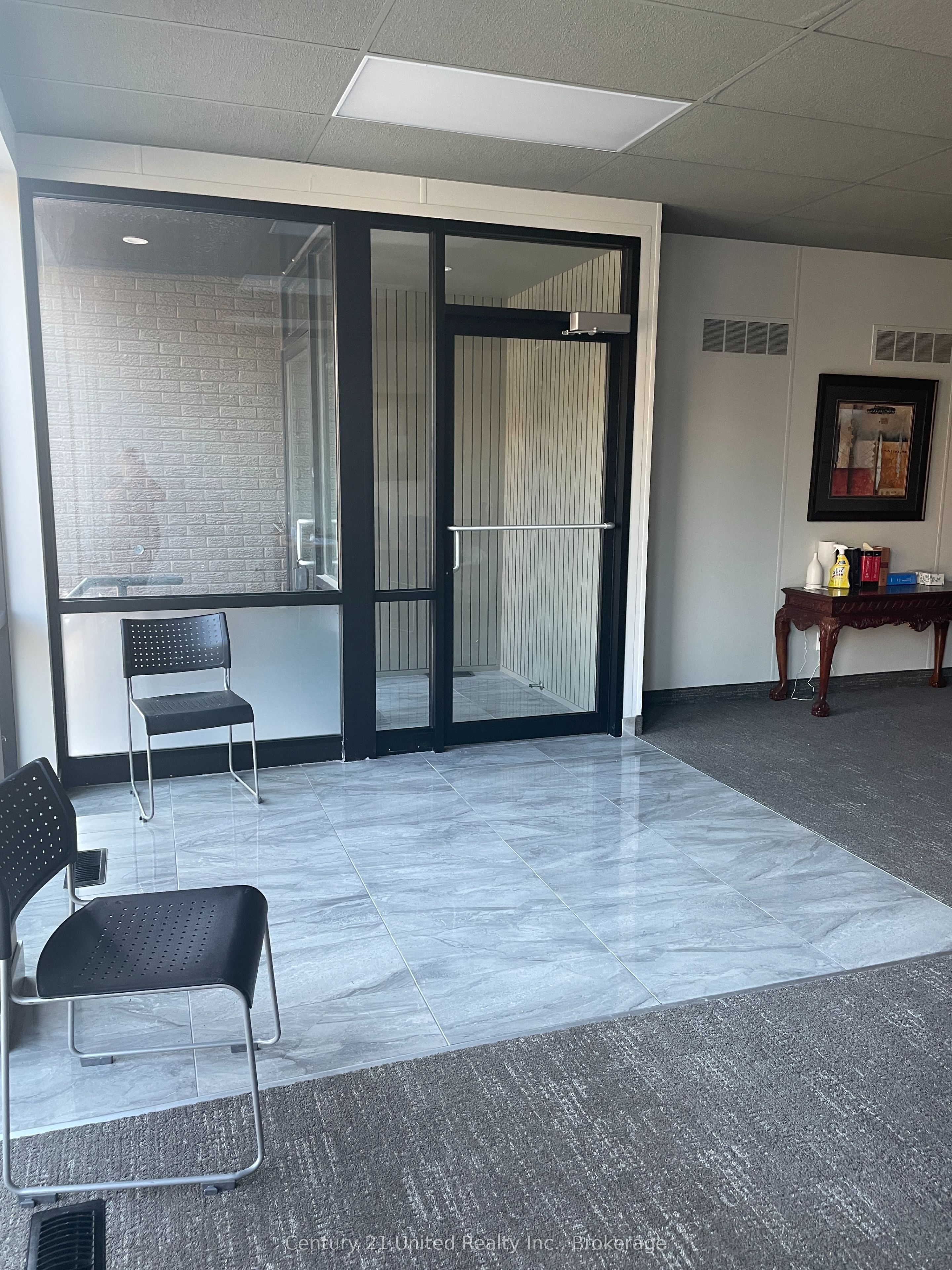 114 Simcoe Street Property Photo 4