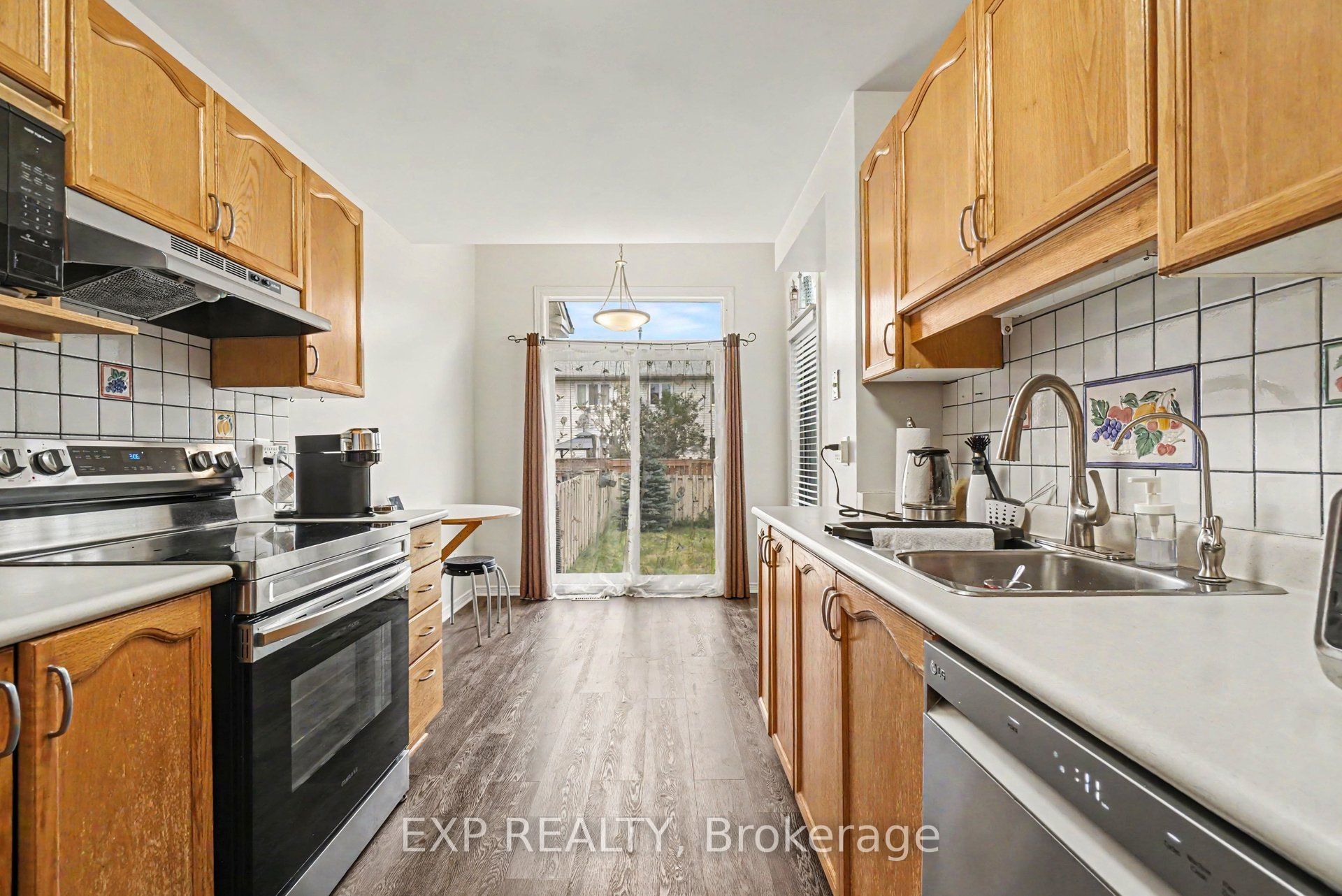 11 Longshire Circle Property Photo 8