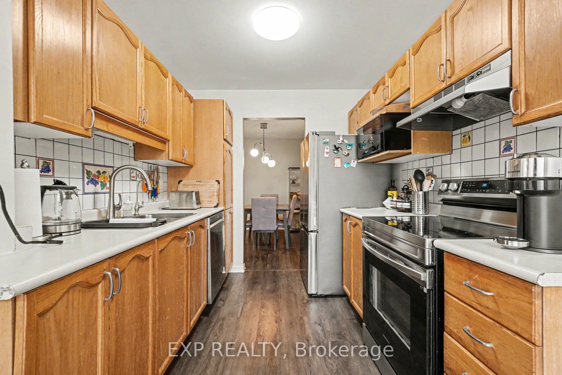 11 Longshire Circle Property Photo 9