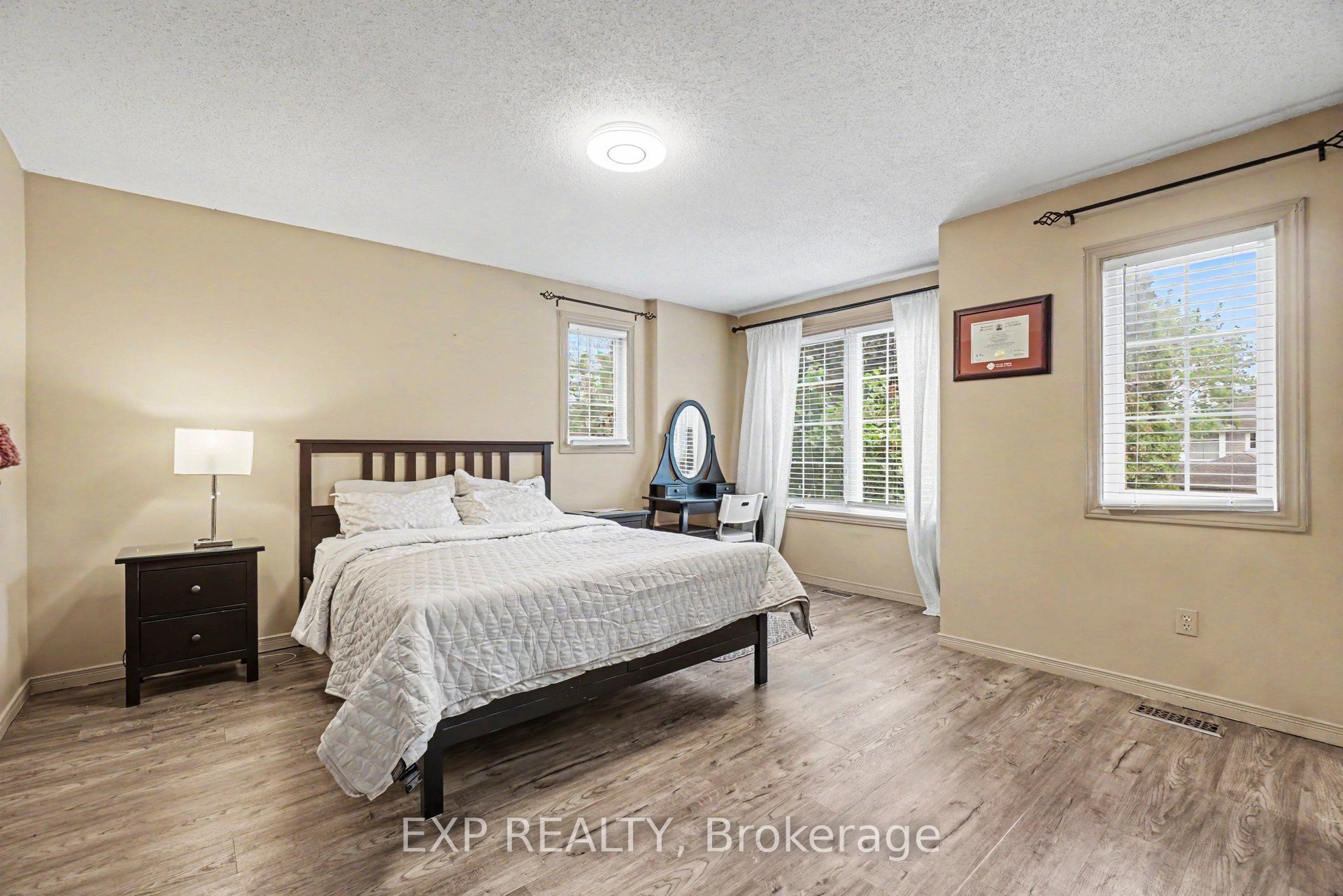 11 Longshire Circle Property Photo 17
