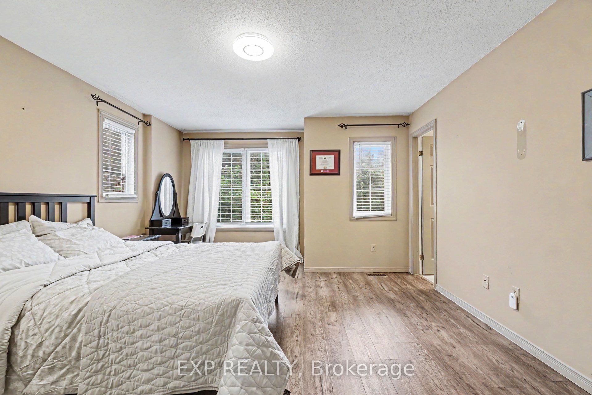11 Longshire Circle Property Photo 18