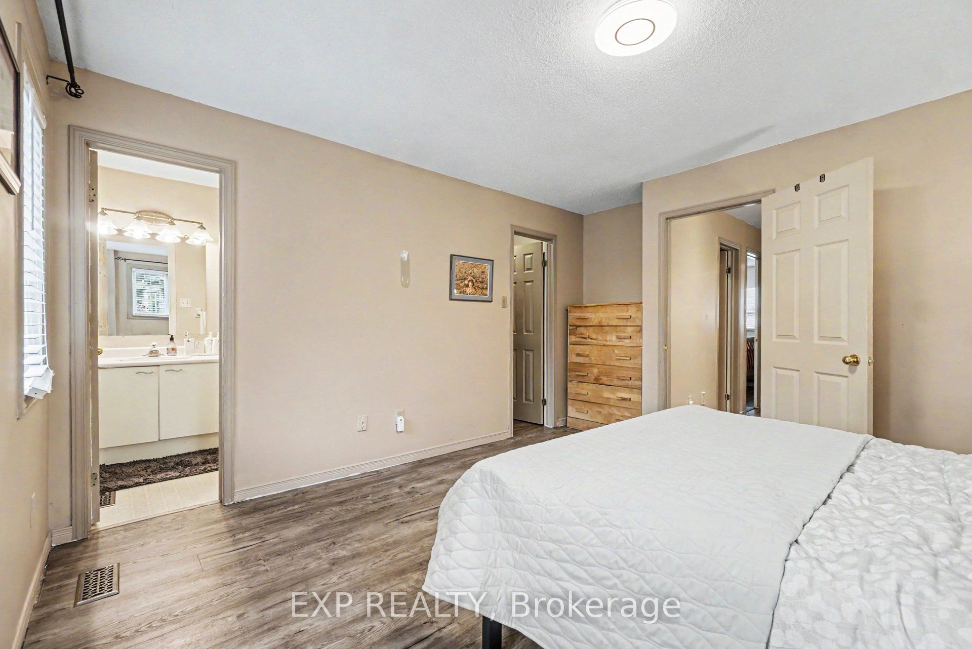 11 Longshire Circle Property Photo 19
