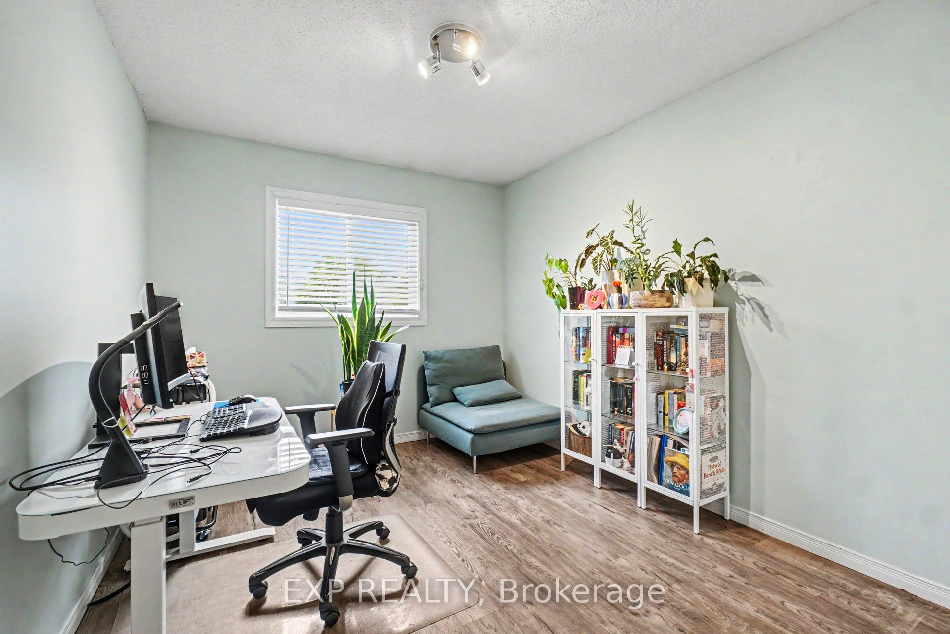 11 Longshire Circle Property Photo 23