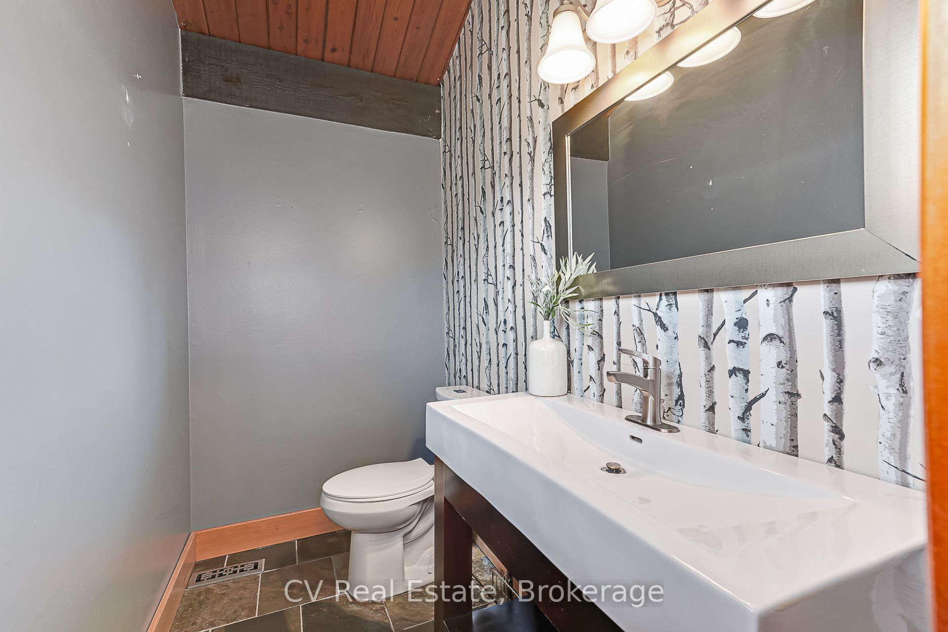 156 Chamonix Crescent Property Photo 17
