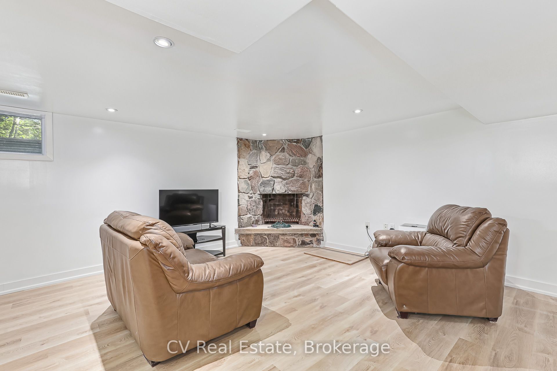 156 Chamonix Crescent Property Photo 44