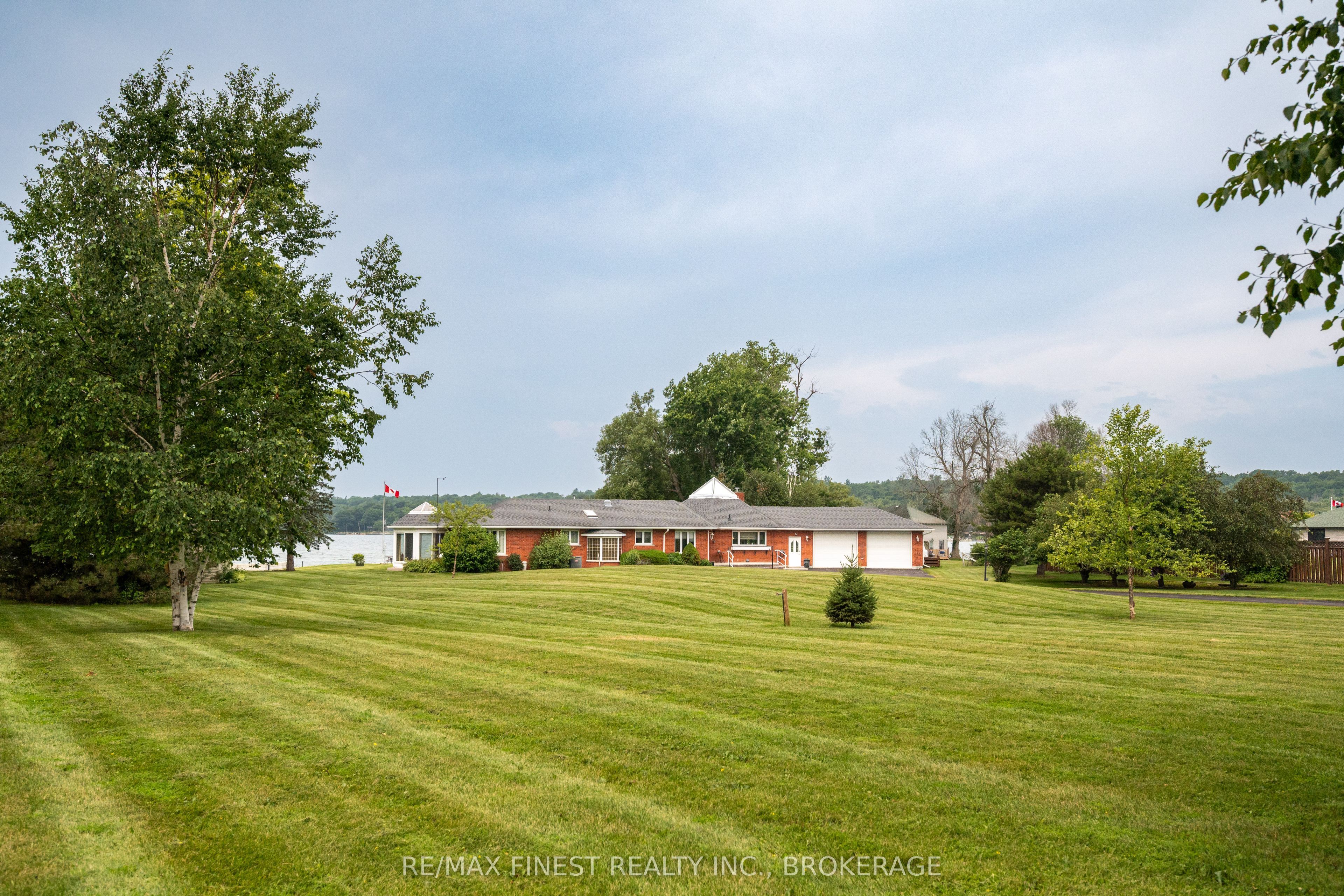 32 Howe Island Drive Property Photo 1