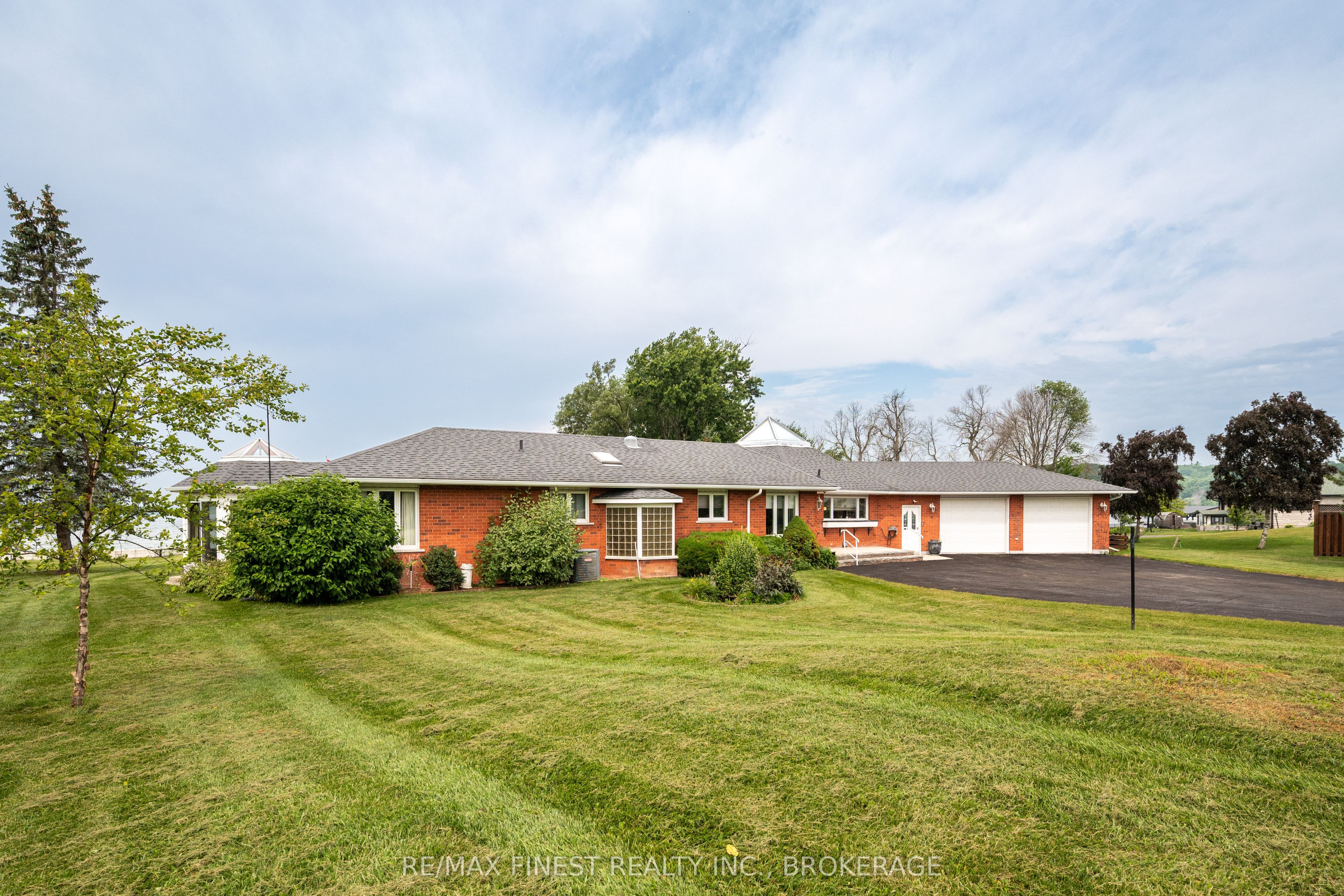 32 Howe Island Drive Property Photo 2
