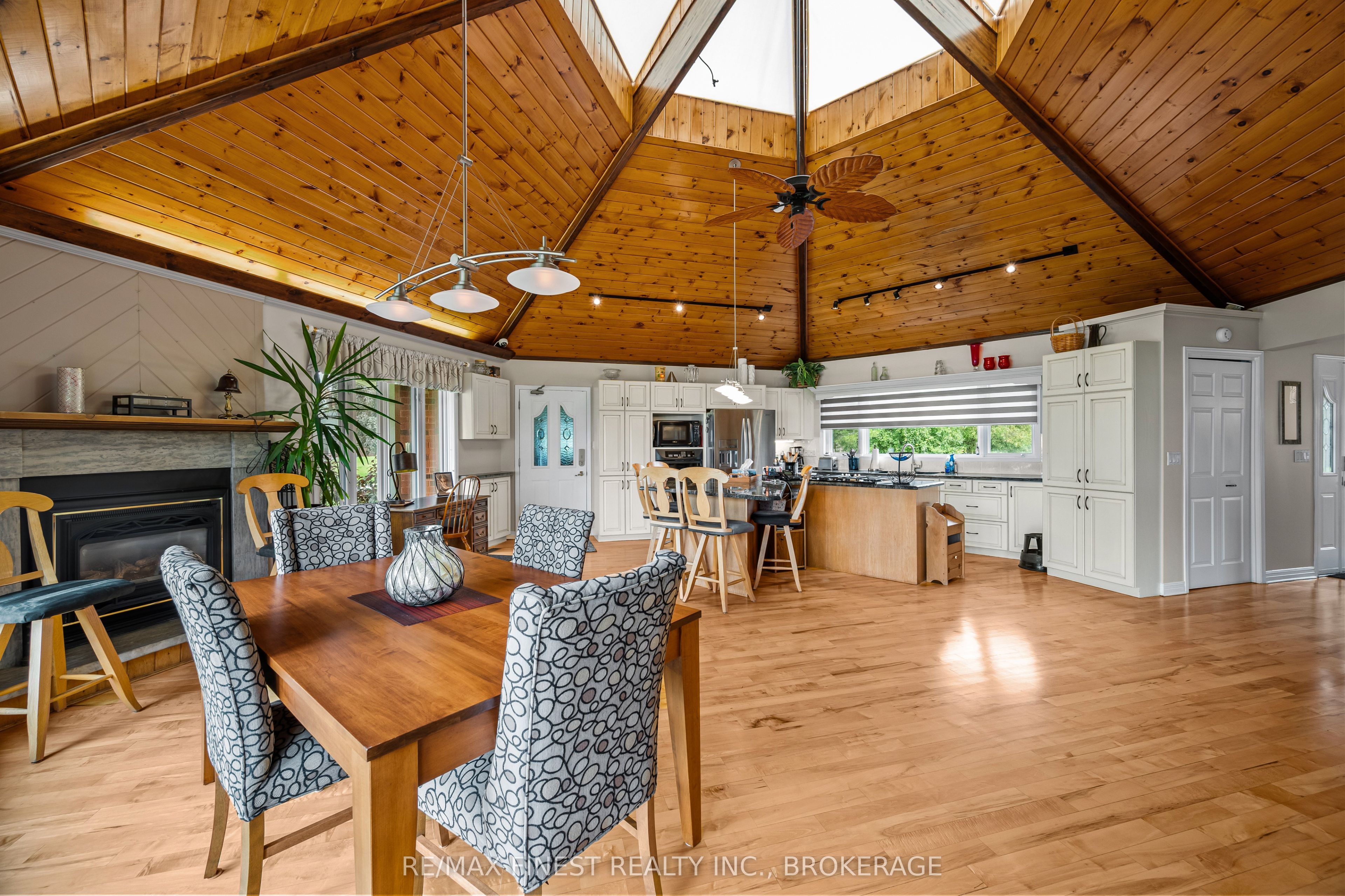 32 Howe Island Drive Property Photo 8